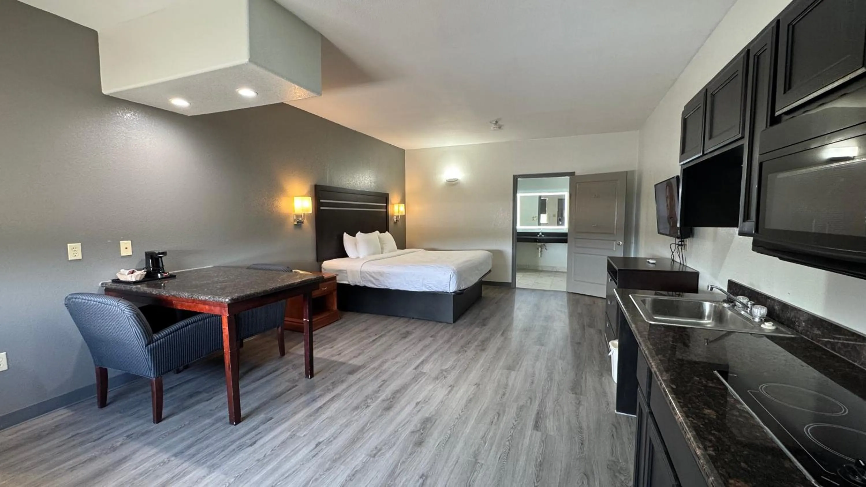 Bed in Sunbridge Inn & Suite Extended Stay