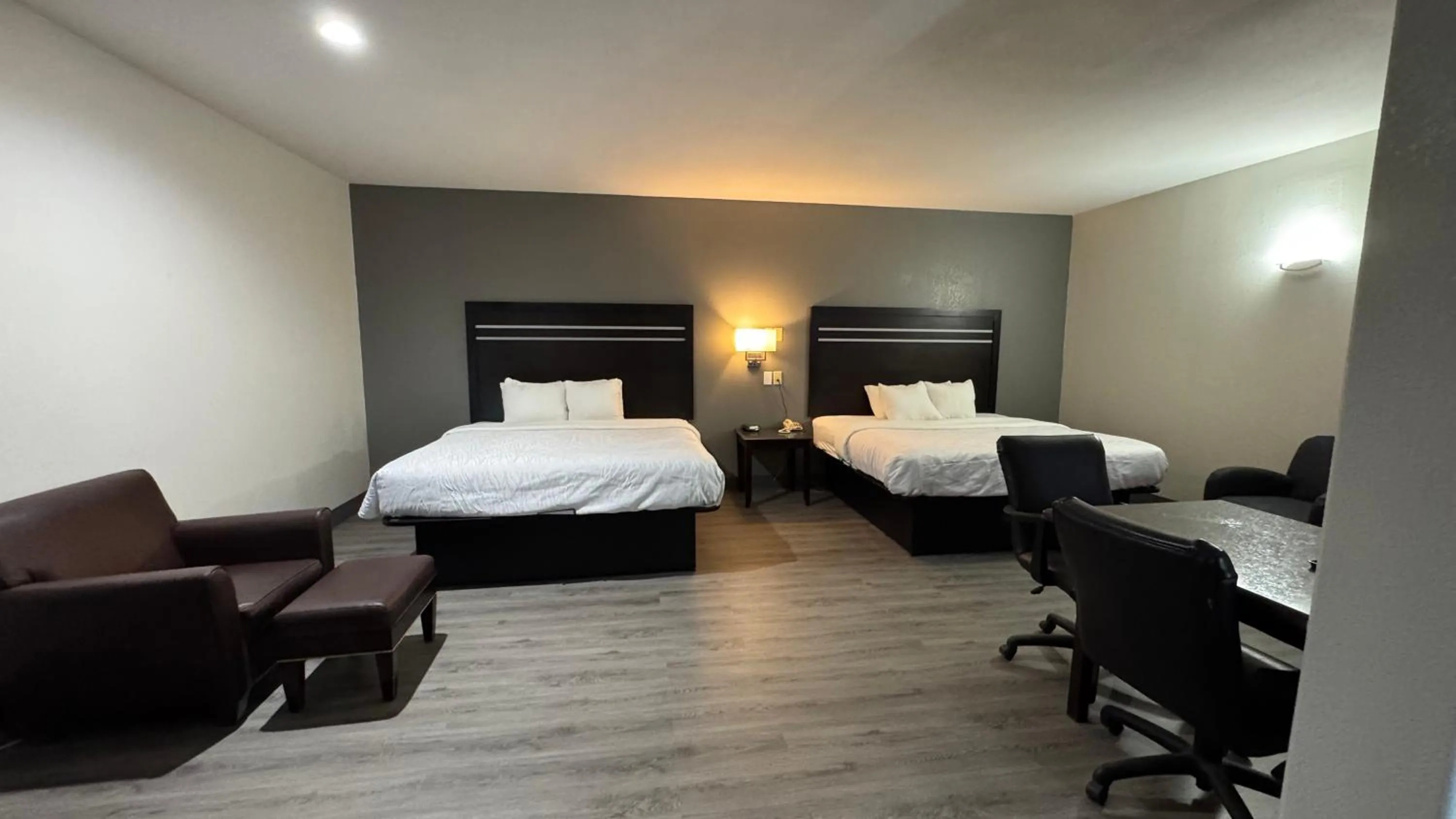 Bed in Sunbridge Inn & Suite Extended Stay