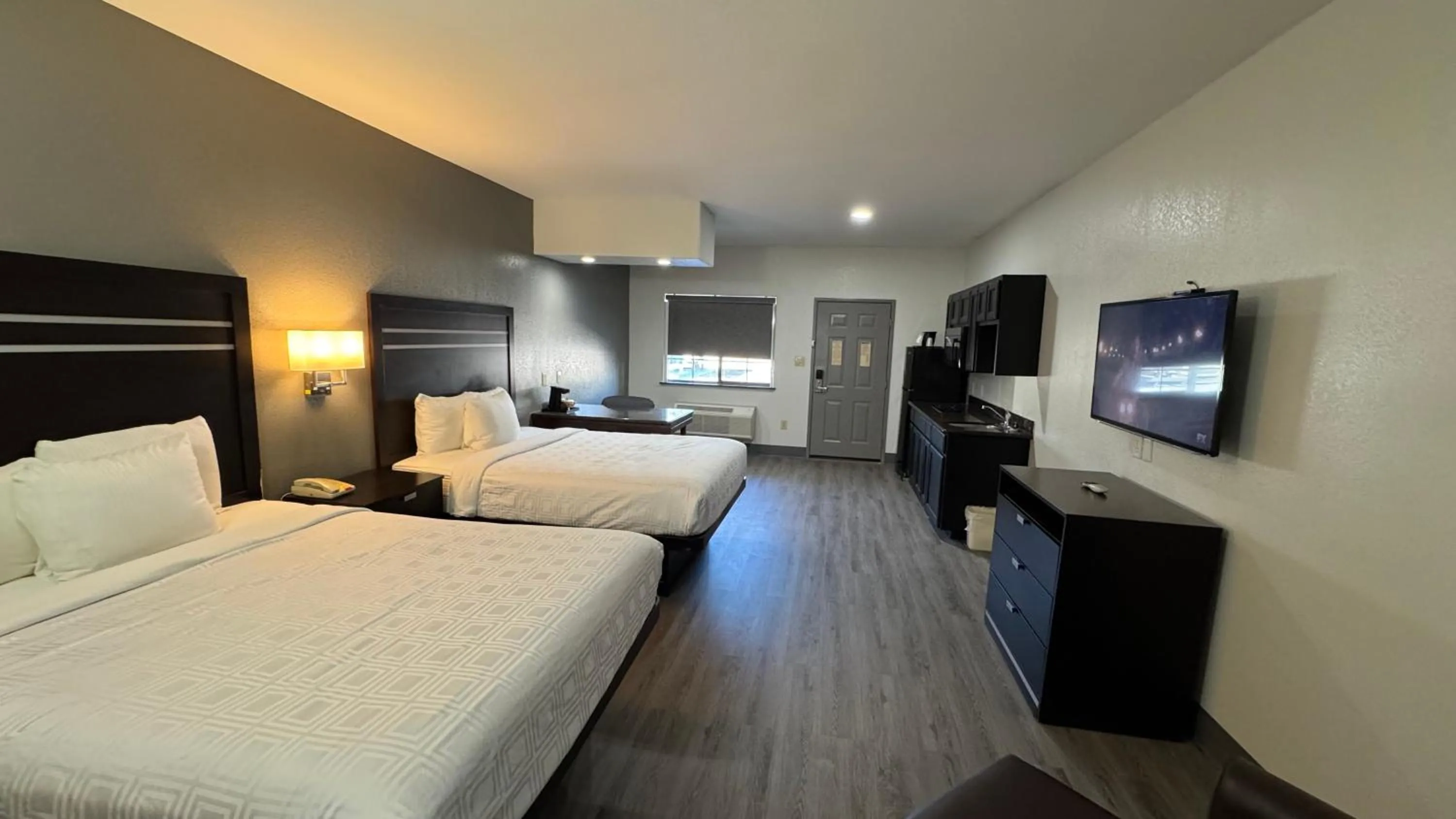 Bed in Sunbridge Inn & Suite Extended Stay