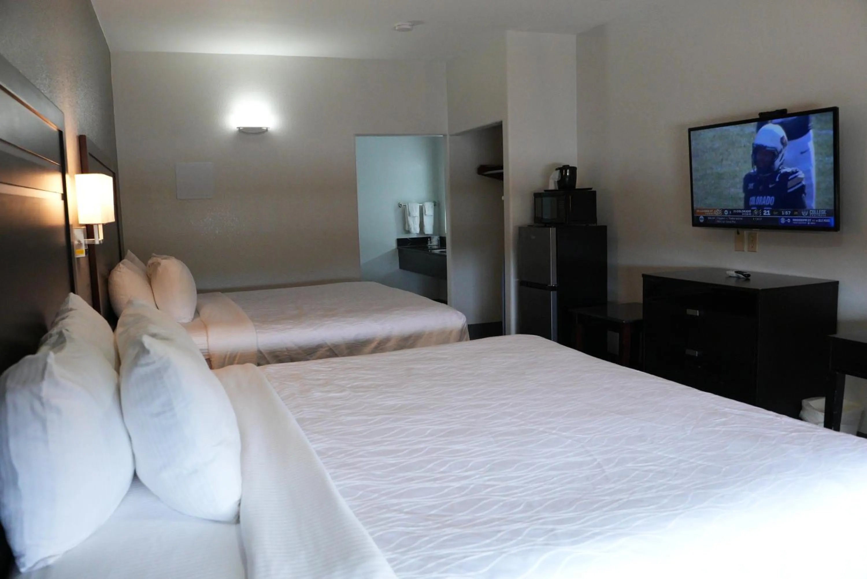 Bed in Sunbridge Inn & Suite Extended Stay