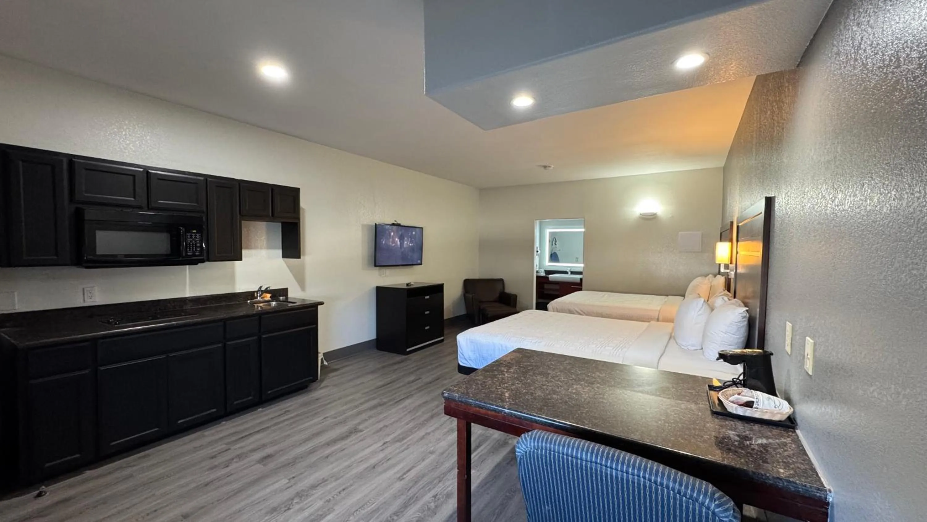 Bed in Sunbridge Inn & Suite Extended Stay