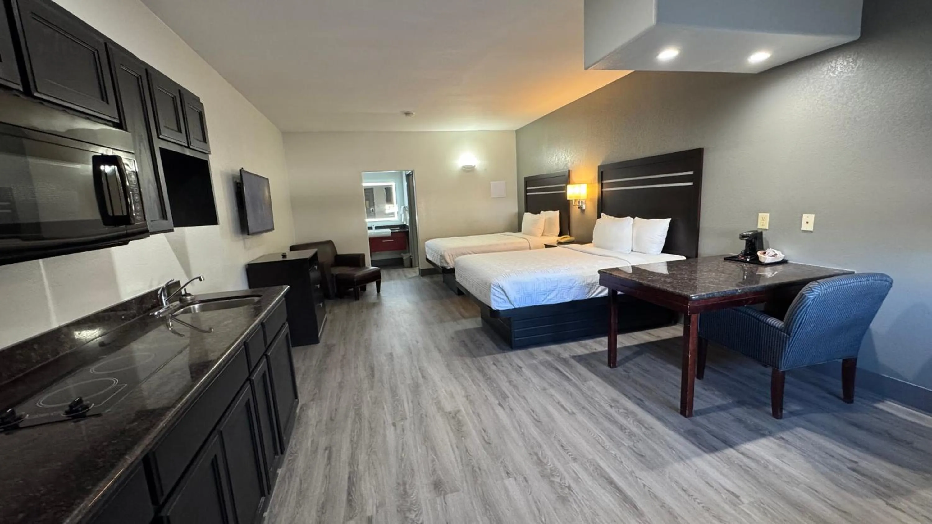 Bed in Sunbridge Inn & Suite Extended Stay