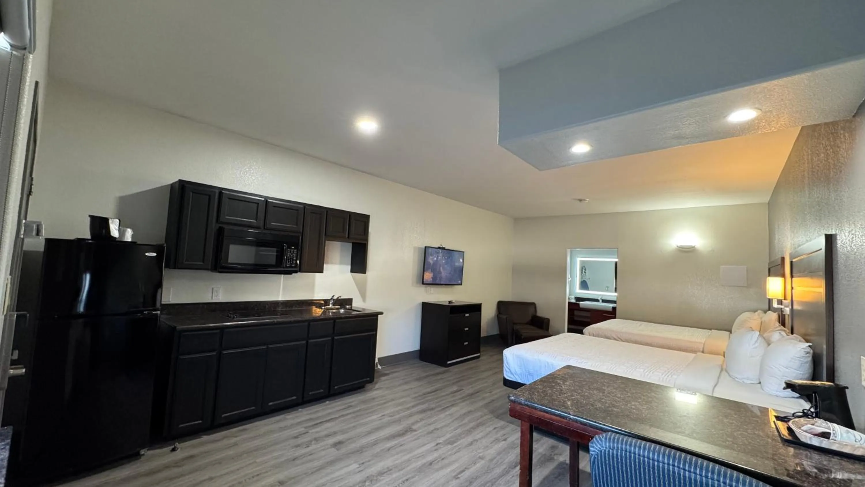 Bed in Sunbridge Inn & Suite Extended Stay