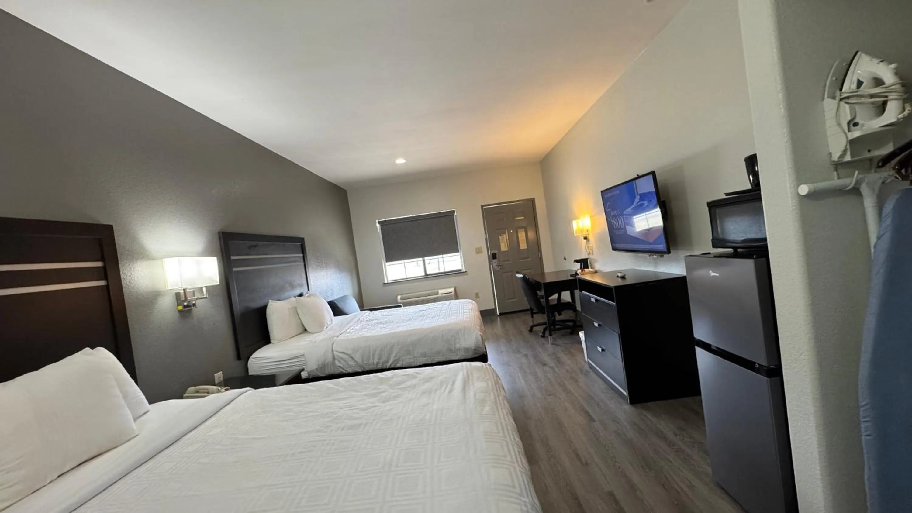 Bed in Sunbridge Inn & Suite Extended Stay
