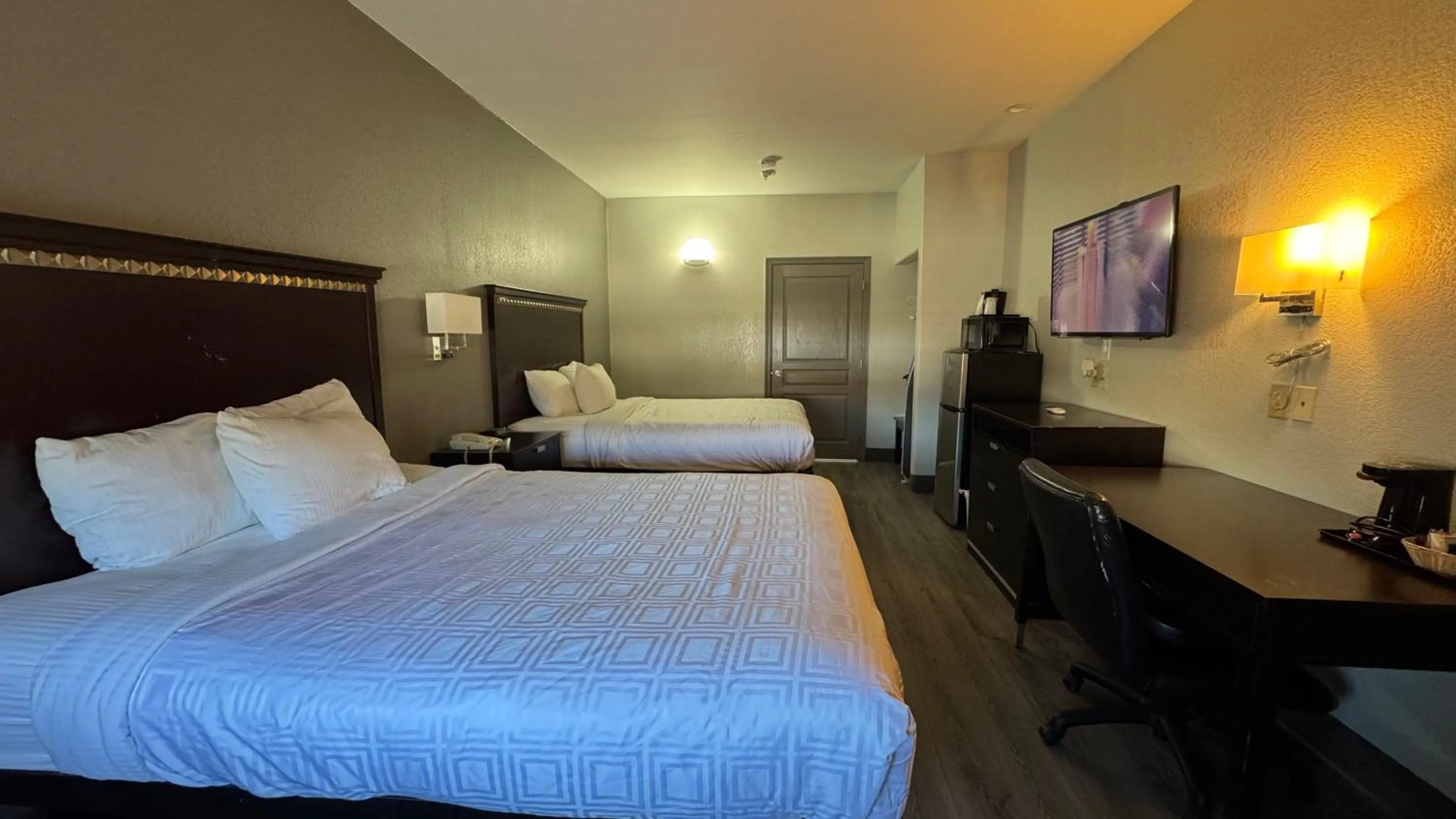 Bed in Sunbridge Inn & Suite Extended Stay
