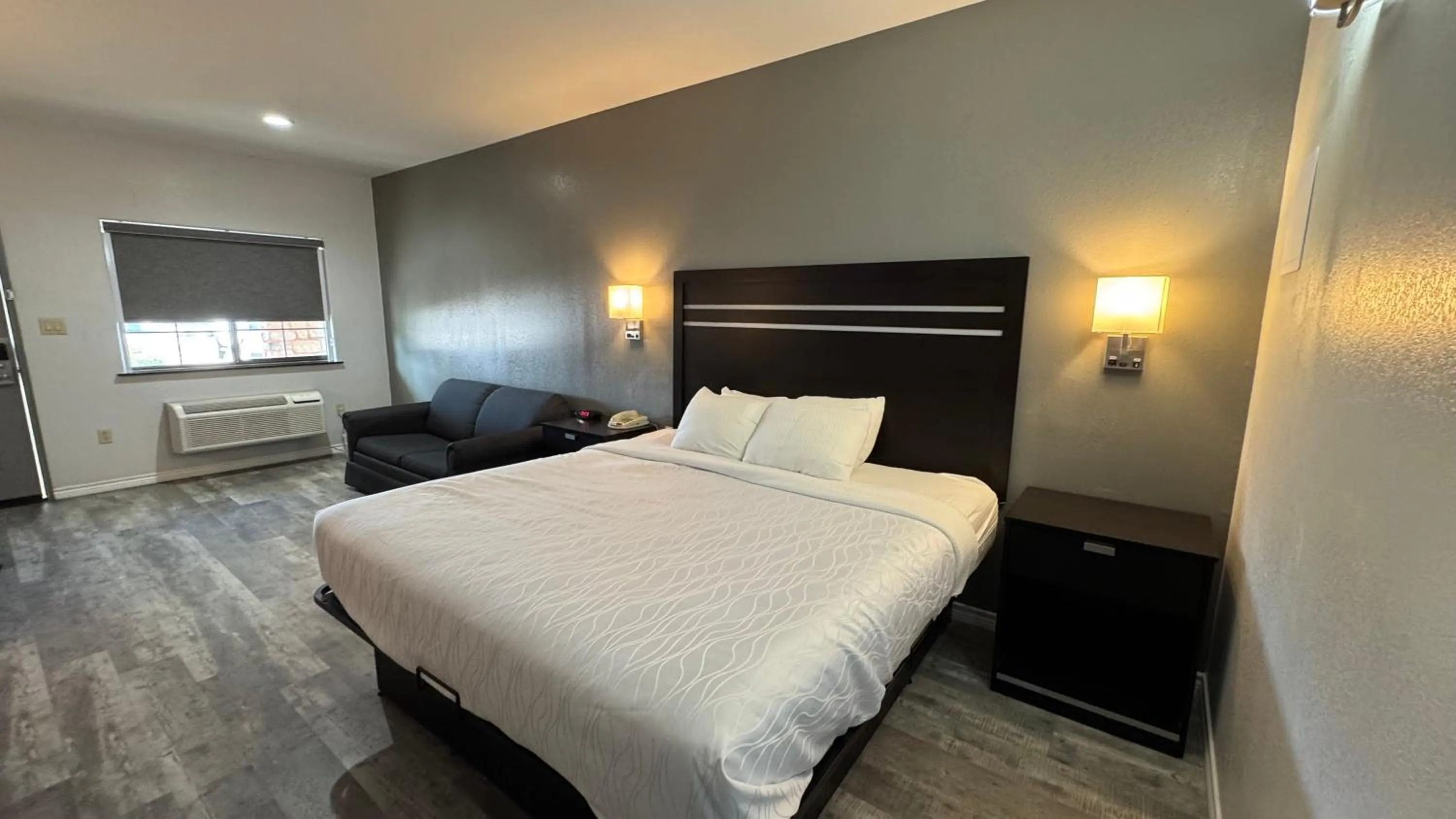 Bed in Sunbridge Inn & Suite Extended Stay