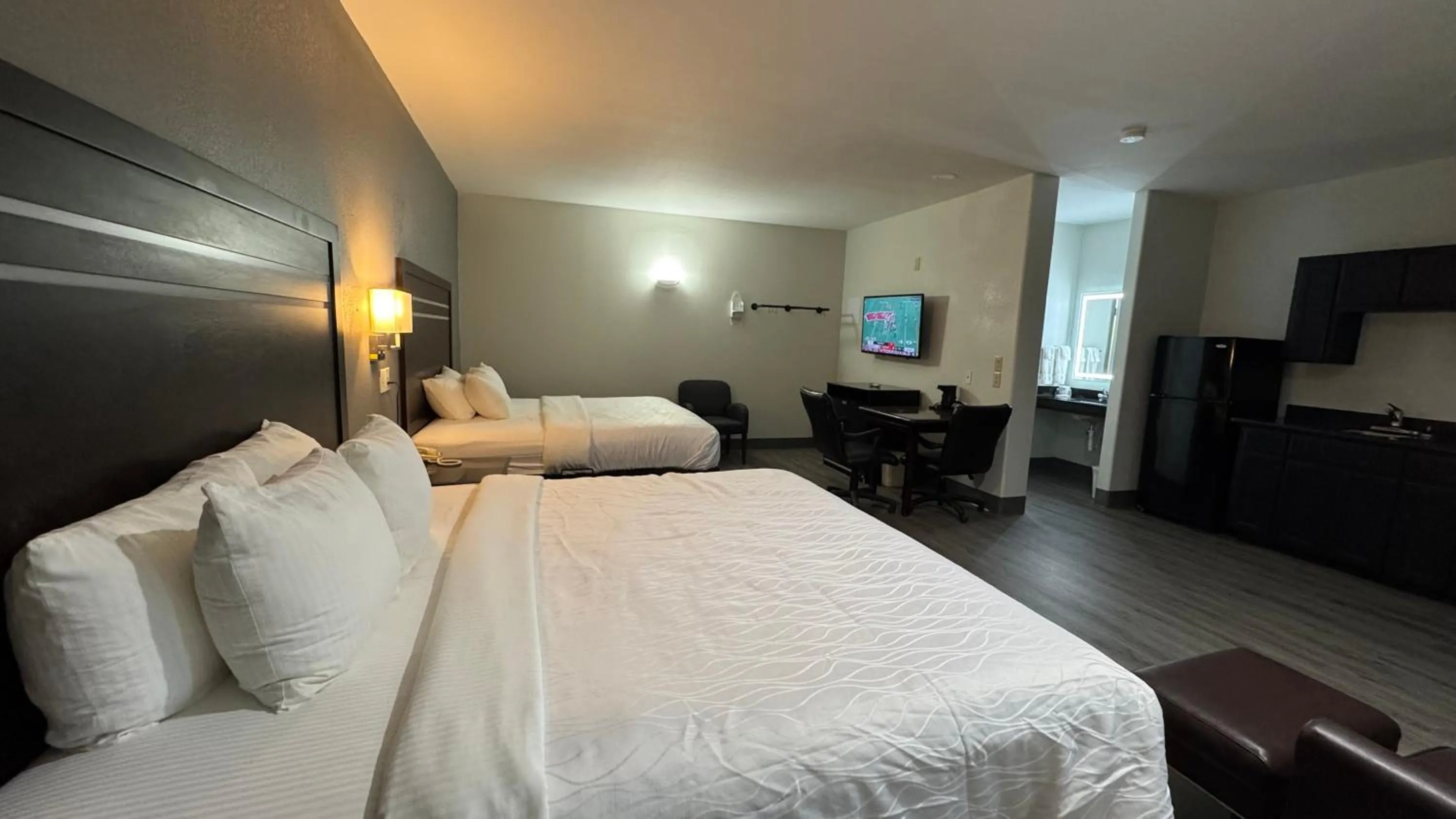 Bed in Sunbridge Inn & Suite Extended Stay