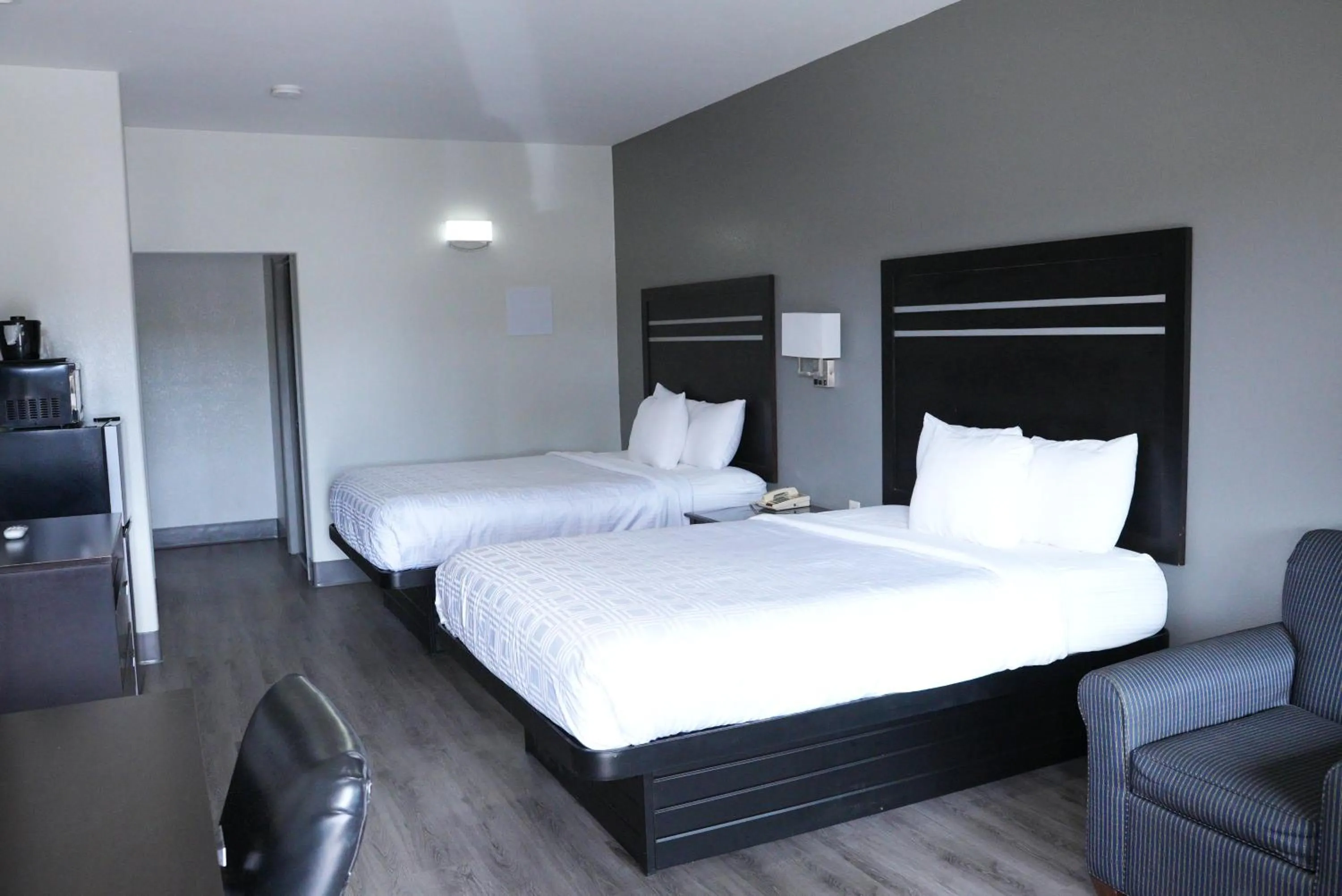 Bed in Sunbridge Inn & Suite Extended Stay