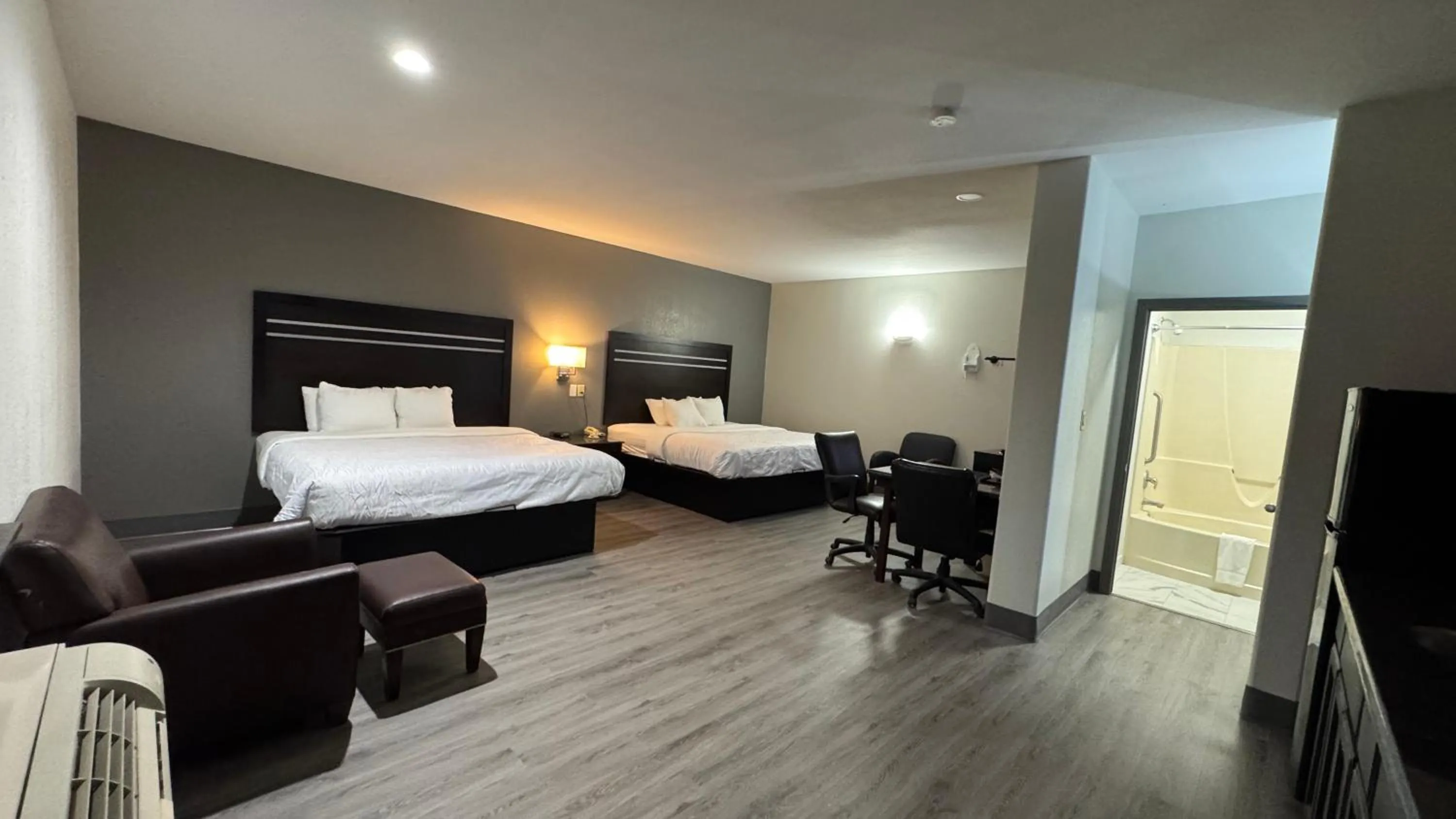 Bed in Sunbridge Inn & Suite Extended Stay