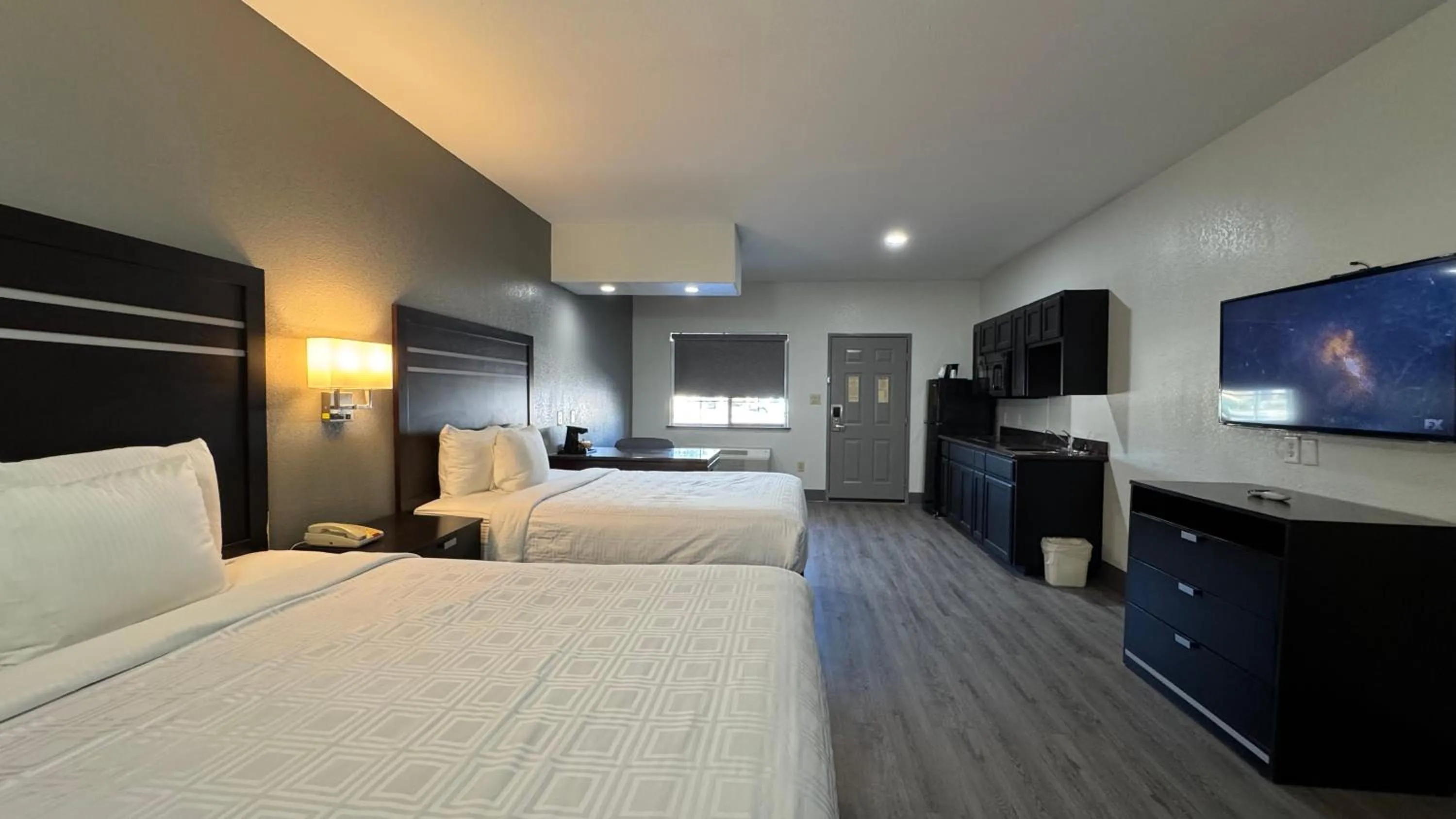 Bed in Sunbridge Inn & Suite Extended Stay