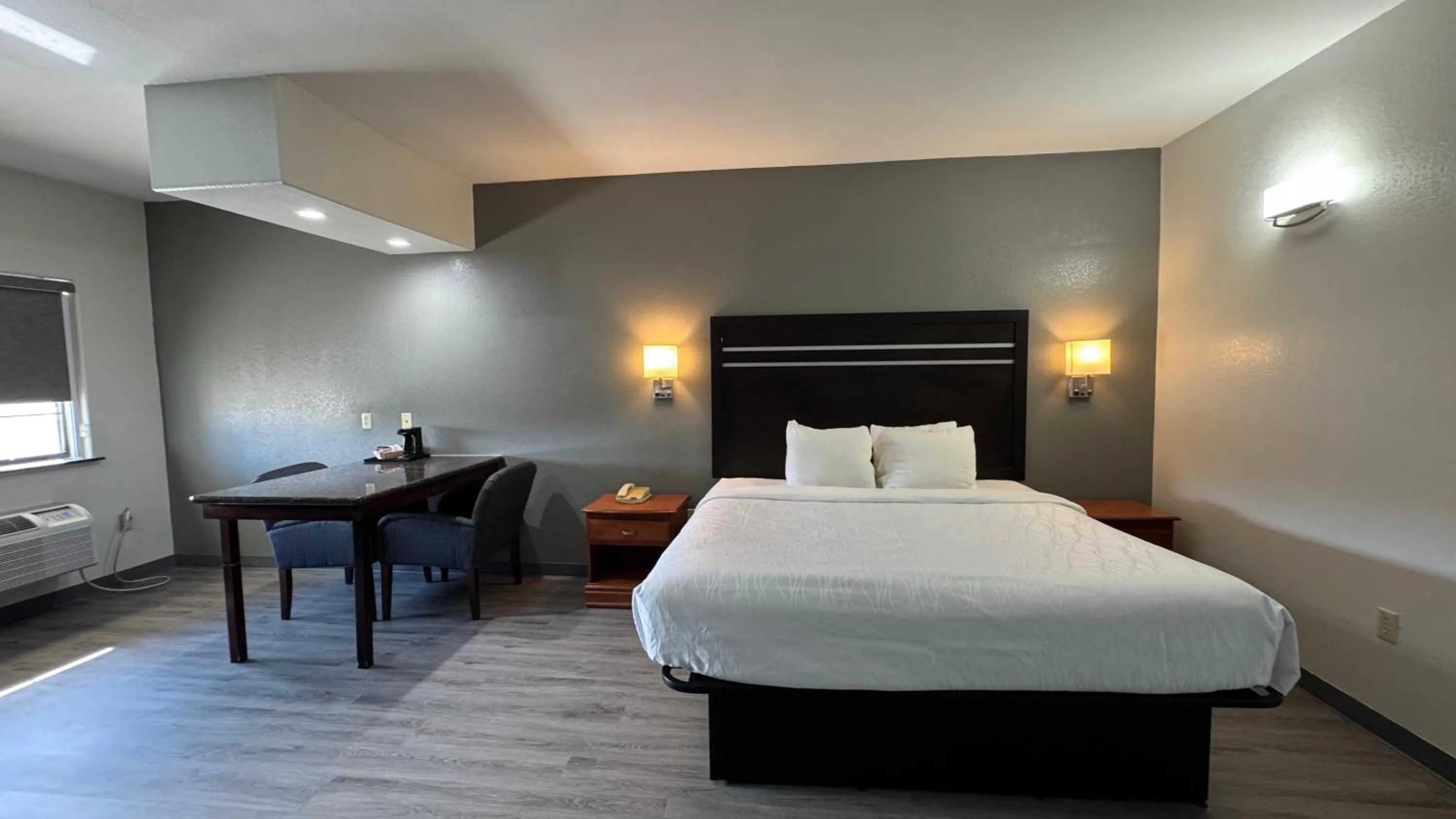 Bed in Sunbridge Inn & Suite Extended Stay