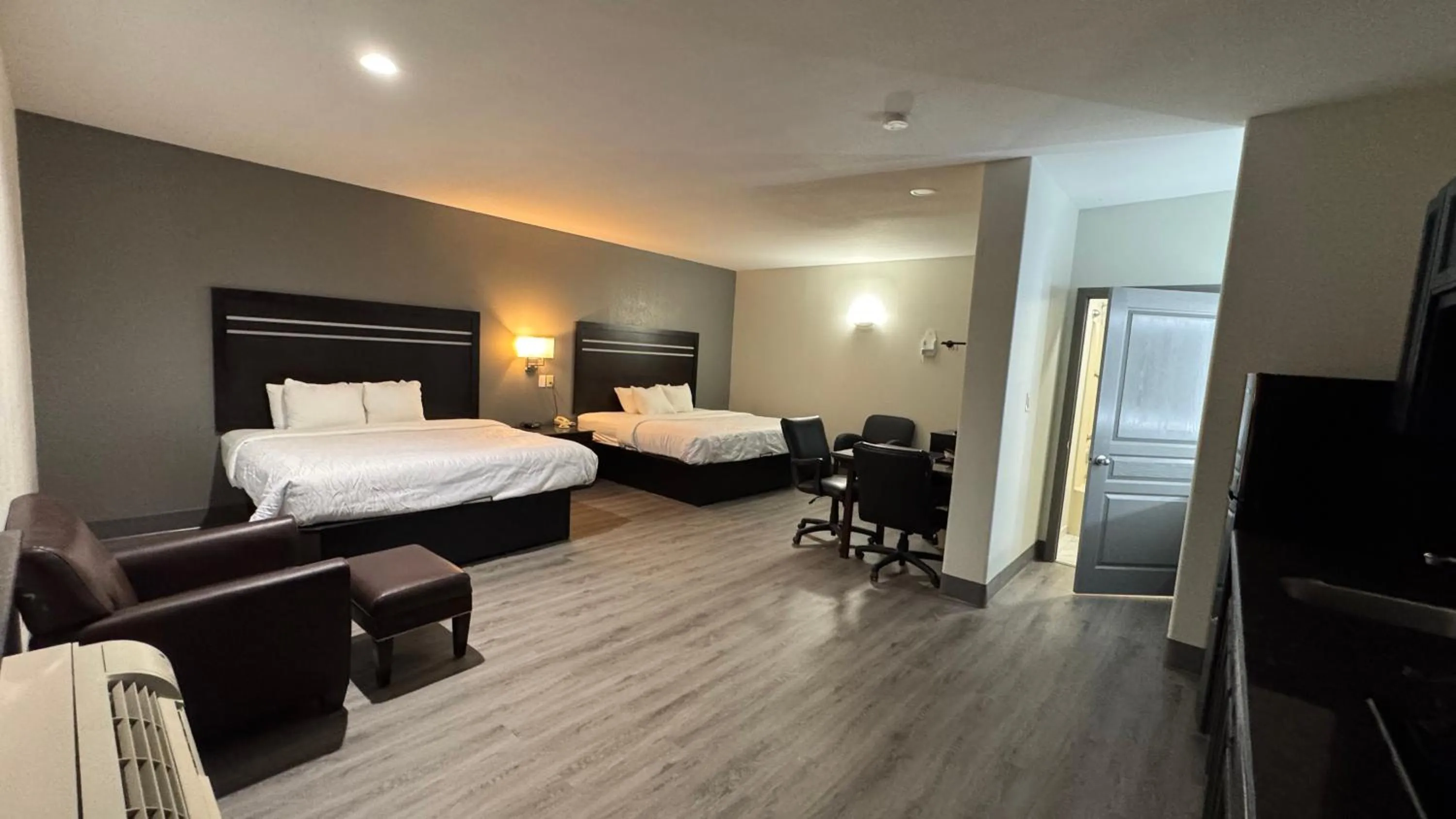 Bed in Sunbridge Inn & Suite Extended Stay