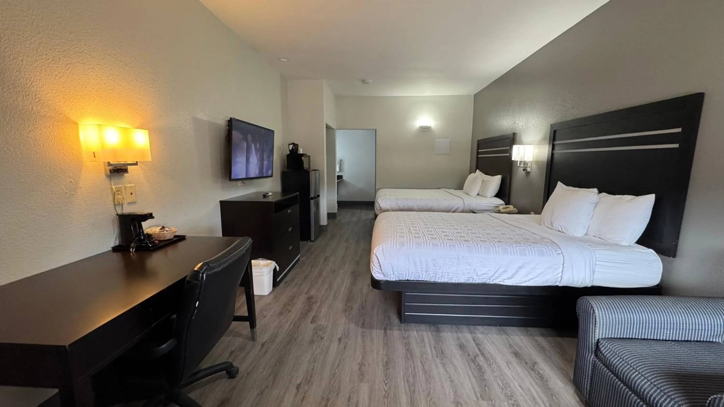 Bed in Sunbridge Inn & Suite Extended Stay