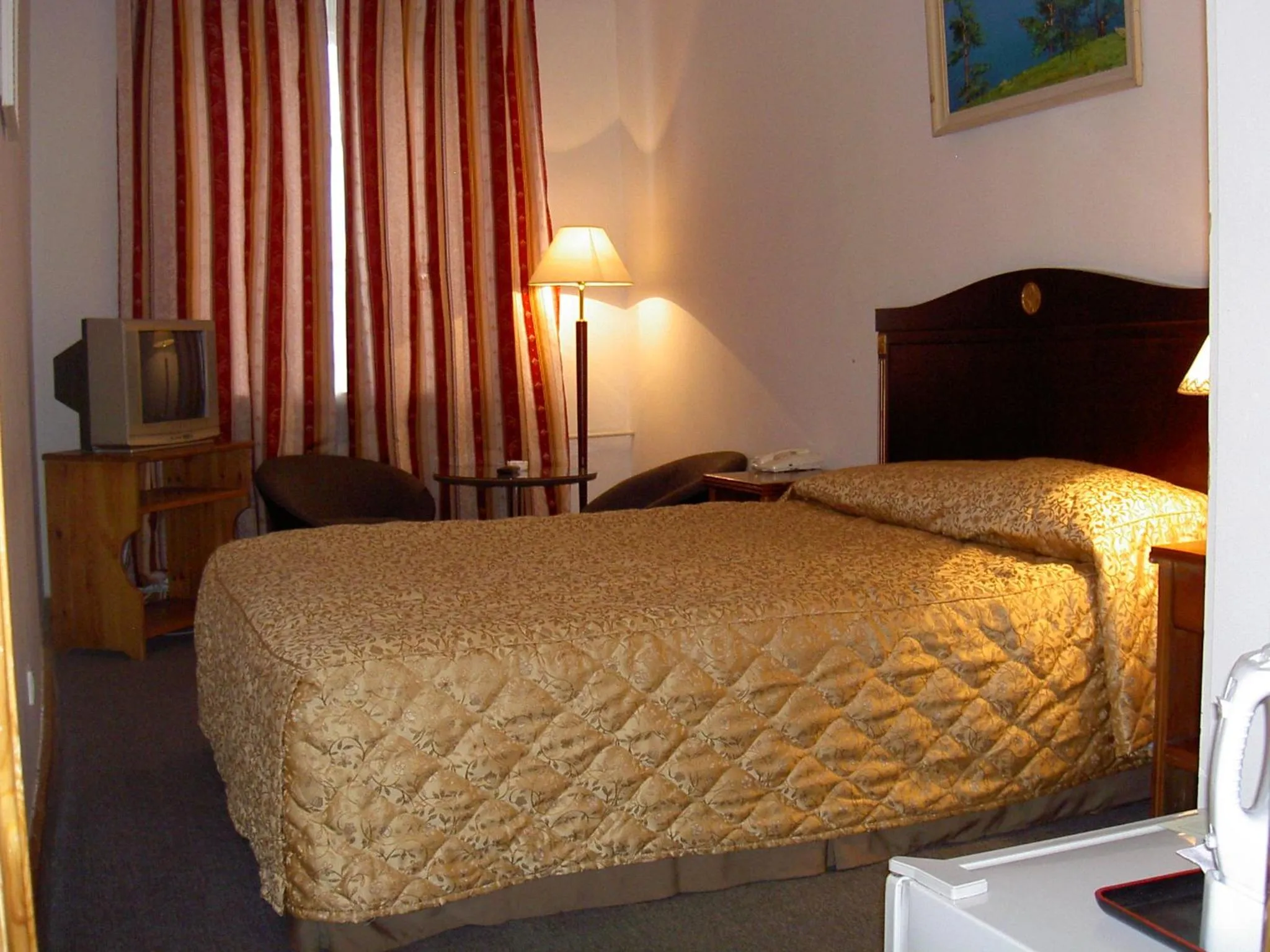 Photo of the whole room, Bed in White House Hotel