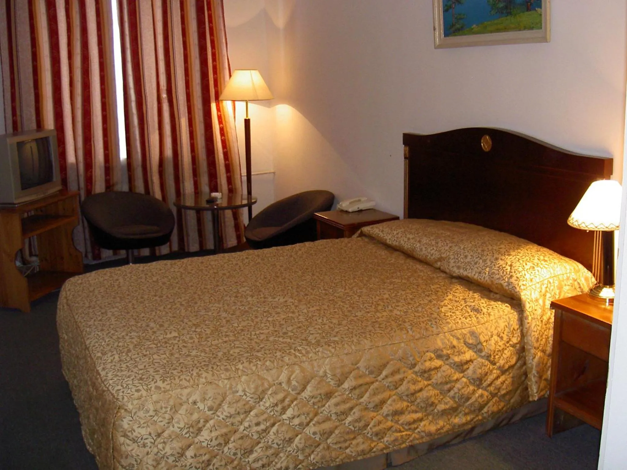 Photo of the whole room, Bed in White House Hotel