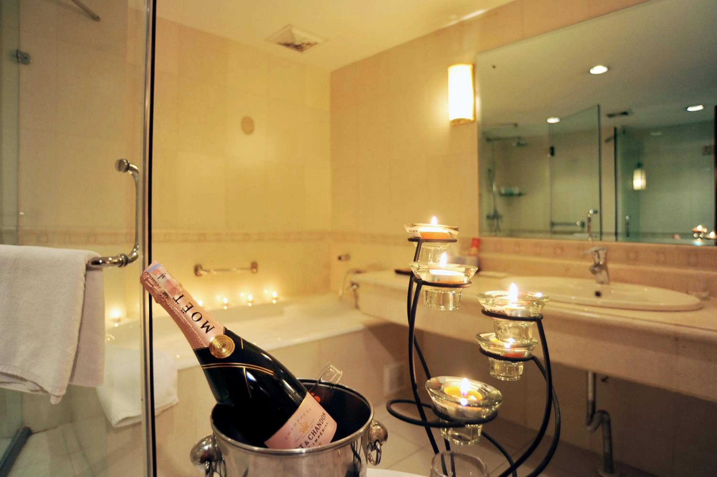 Bathroom in White House Hotel