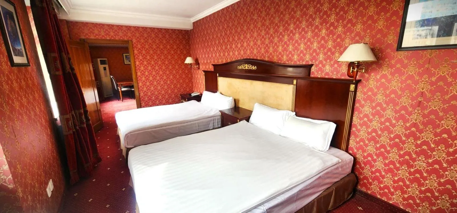 Bed in White House Hotel