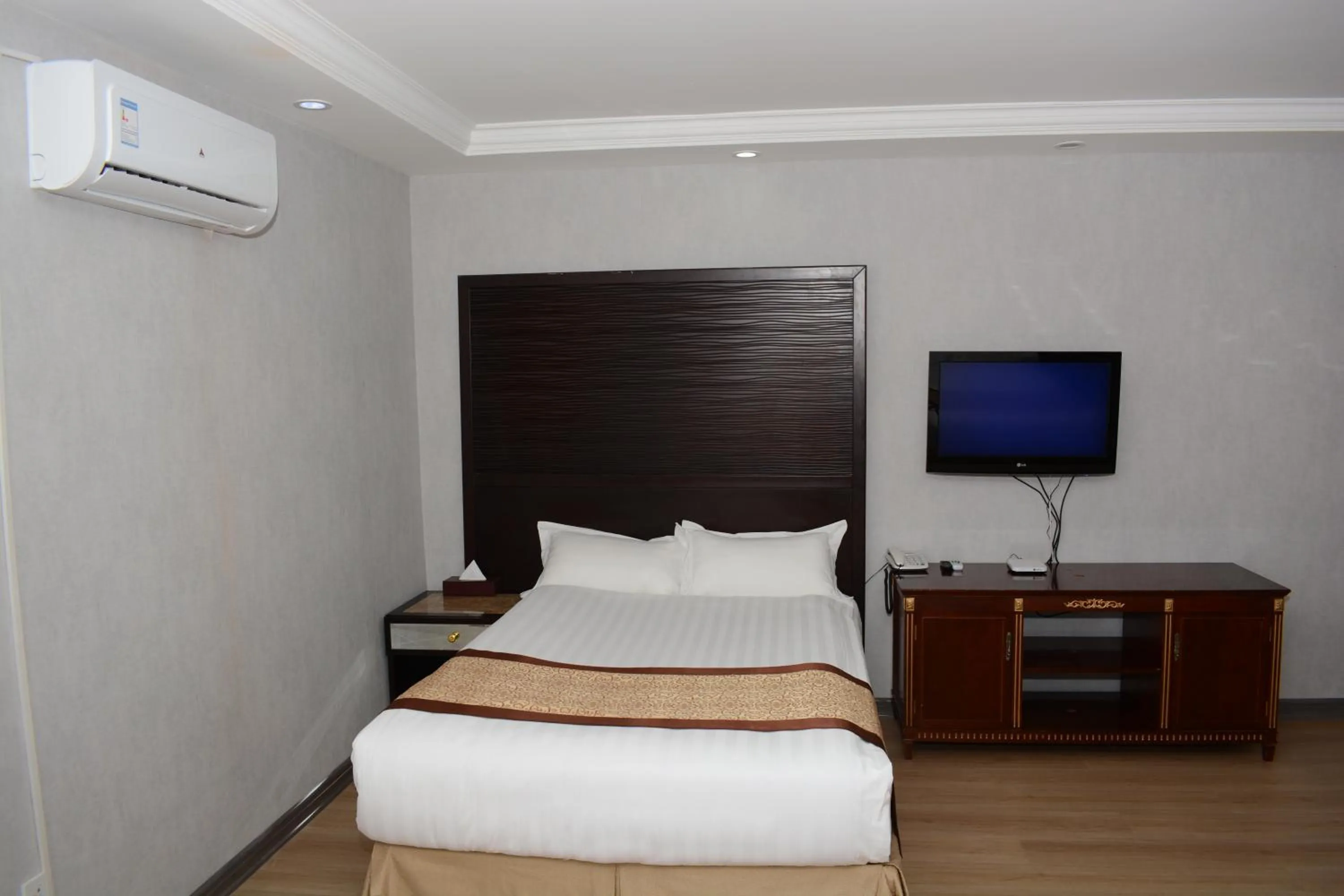 Bed in White House Hotel