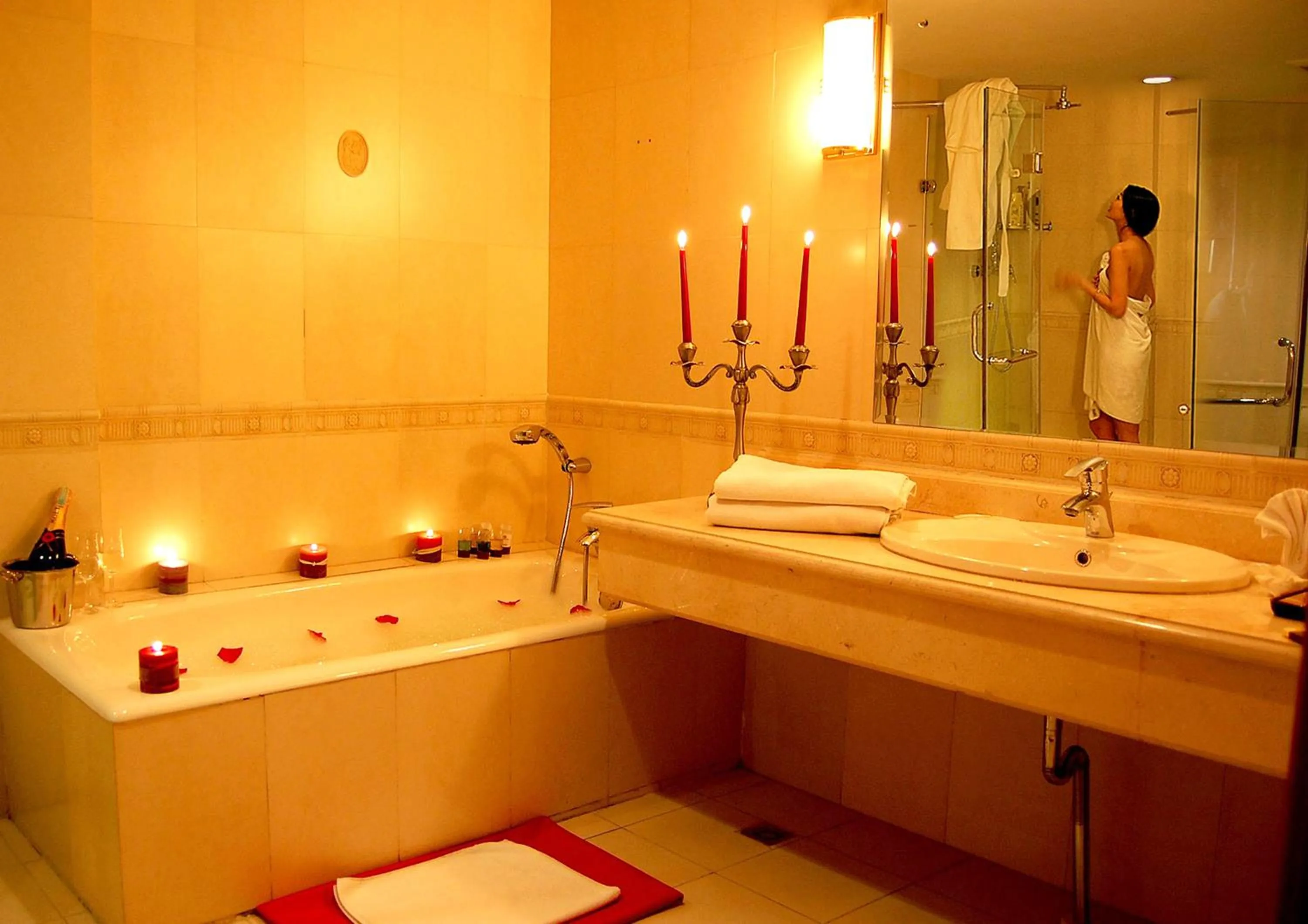 Bathroom in White House Hotel