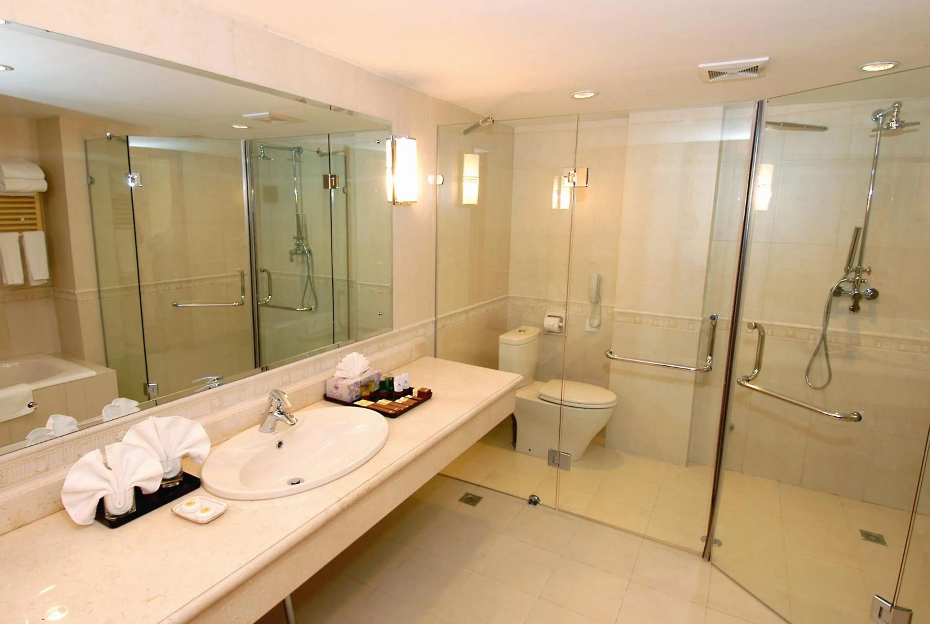 Bathroom in White House Hotel