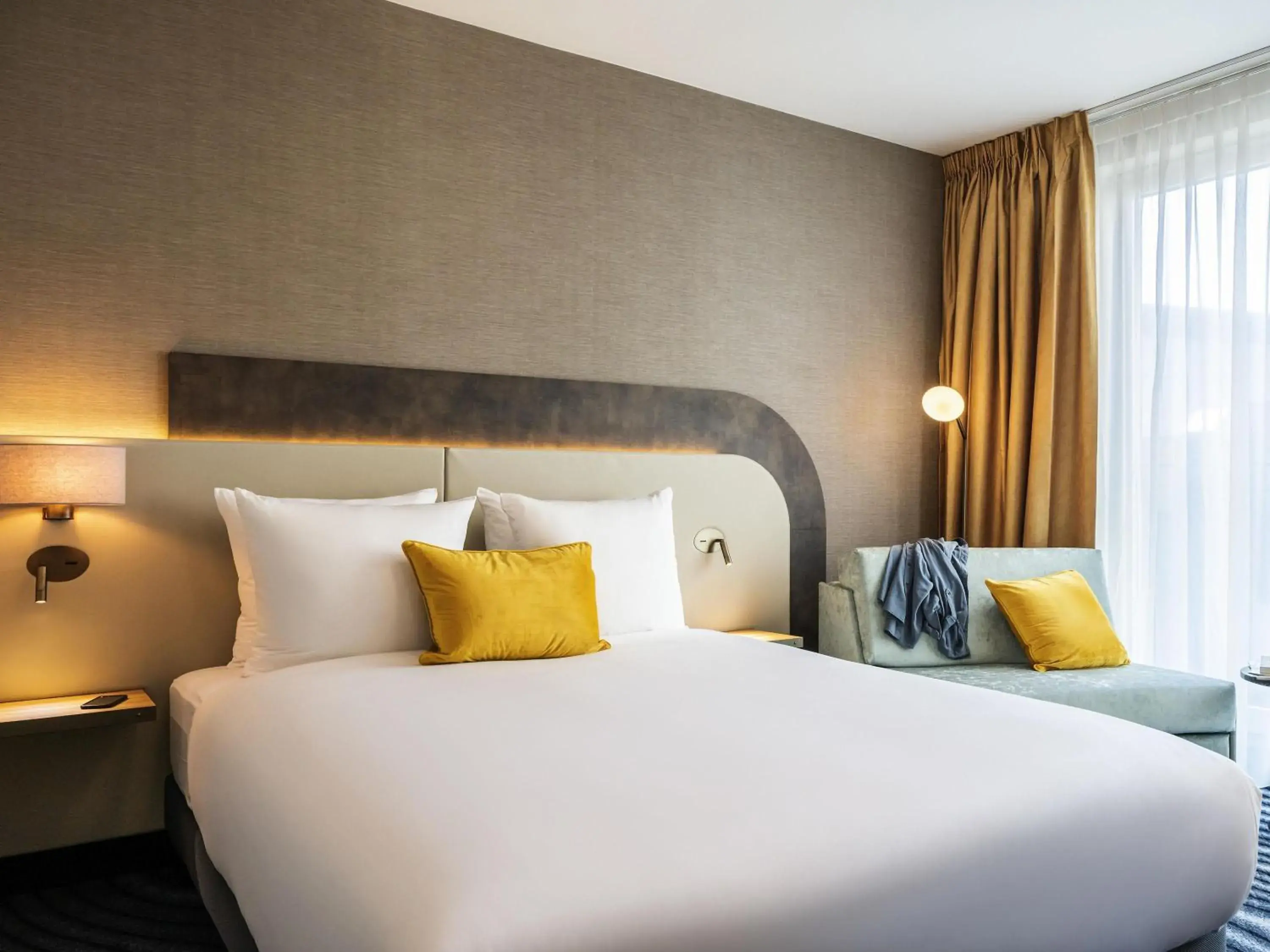 Superior Double Room with Sofa in Mercure Amsterdam North Station Superior Double Room with Sofa in Mercure Amsterdam North Station