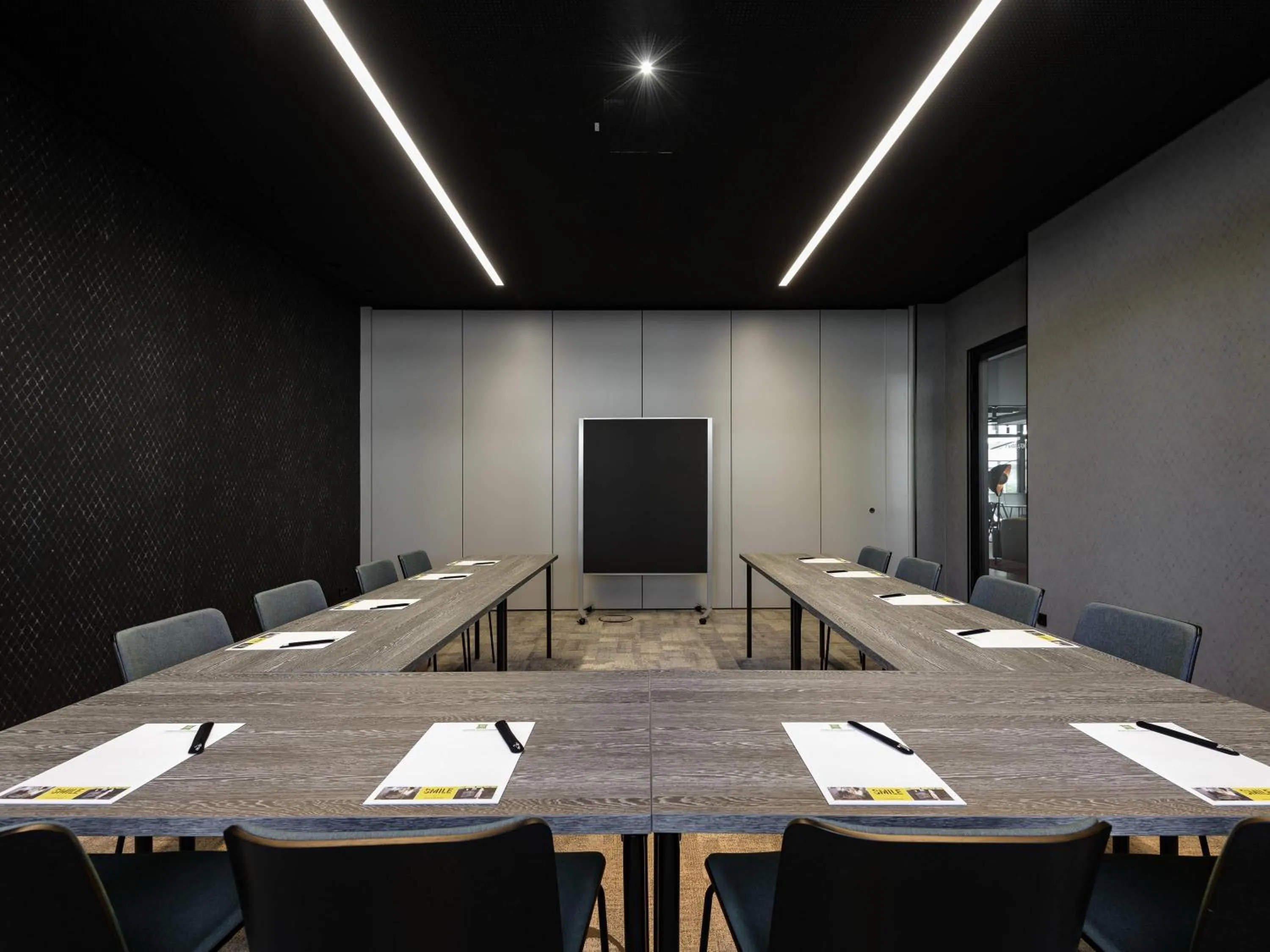 Meeting/conference room in ibis Styles Friedrichshafen