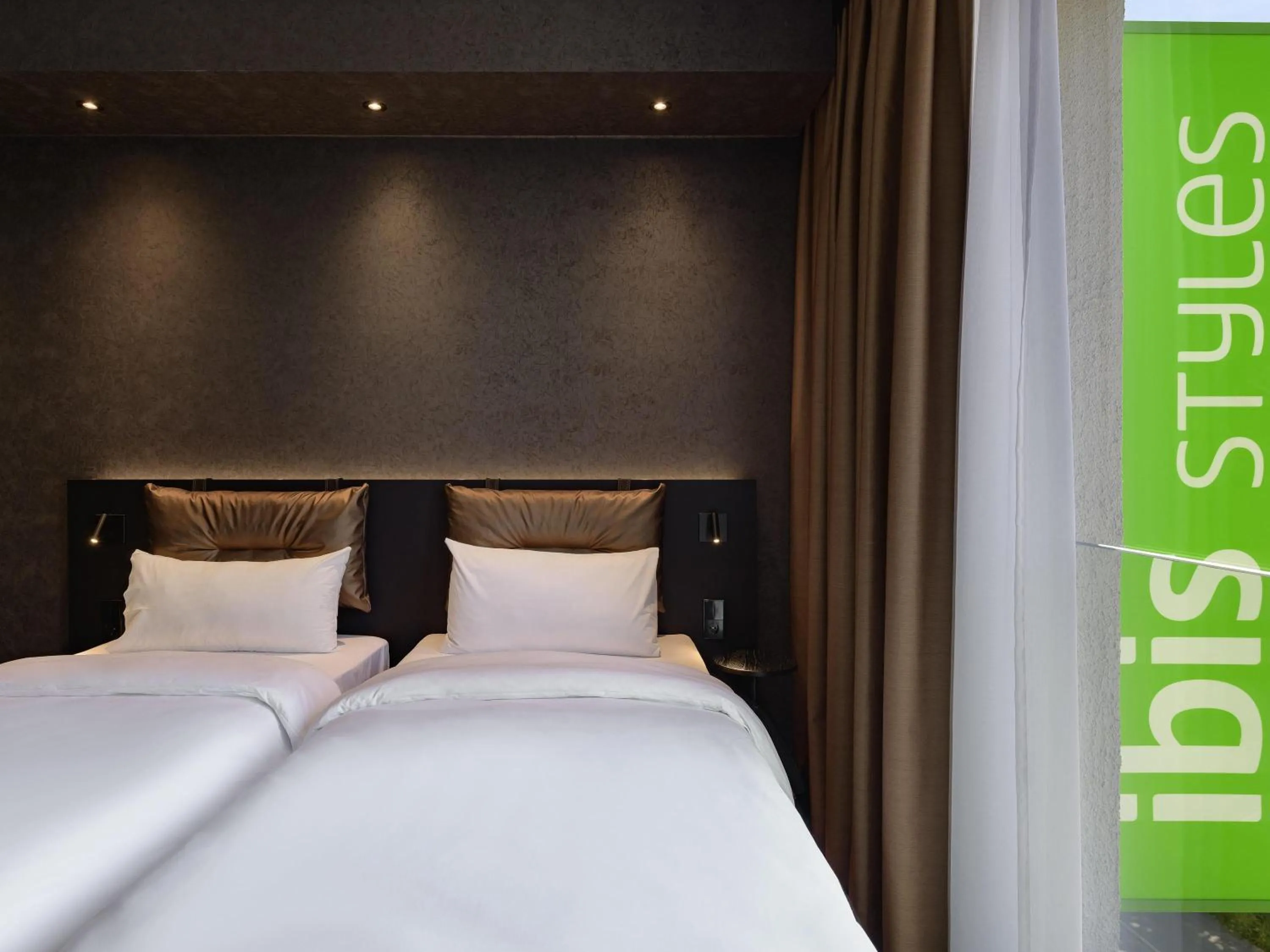 Bedroom, Bed in ibis Styles Friedrichshafen