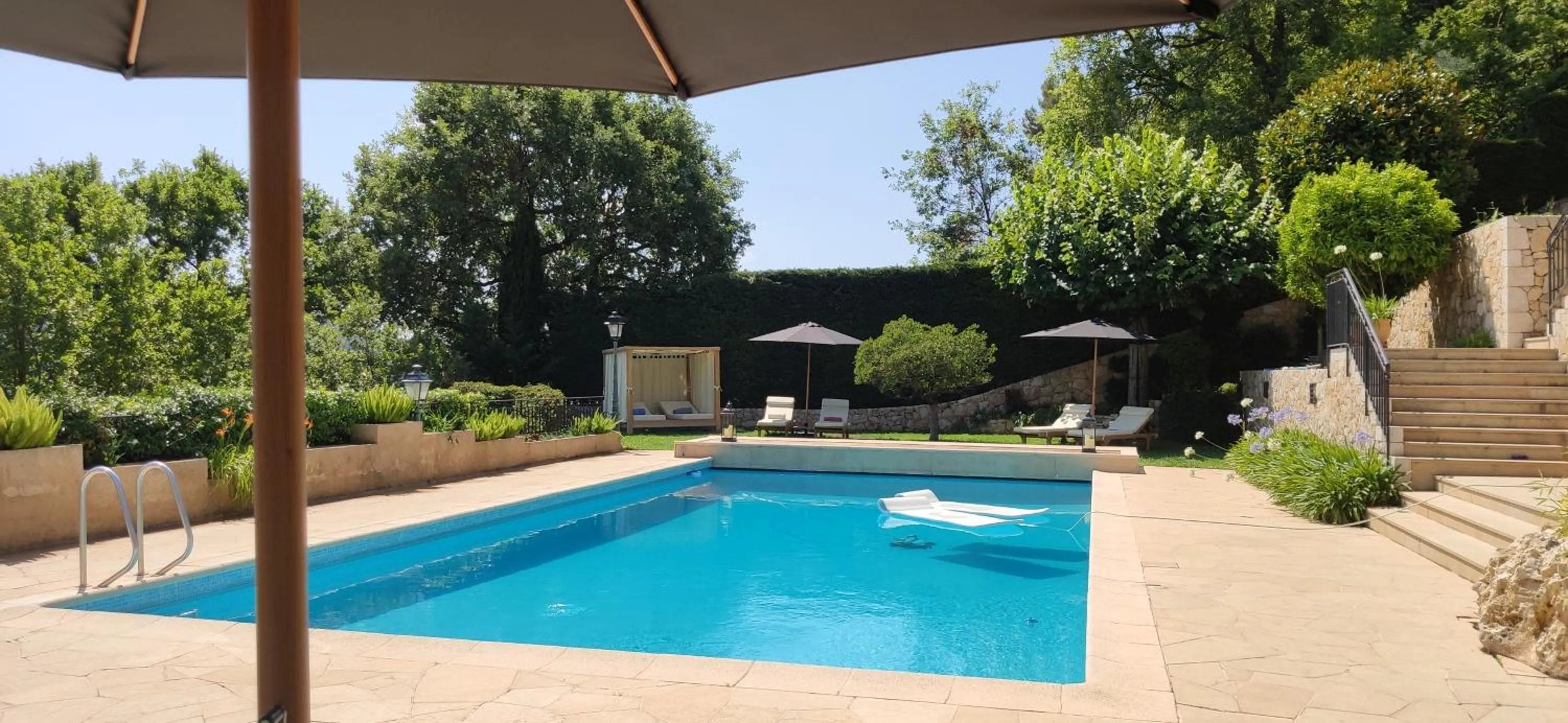 Property building in Loup Castel Boutique Hotel B&B