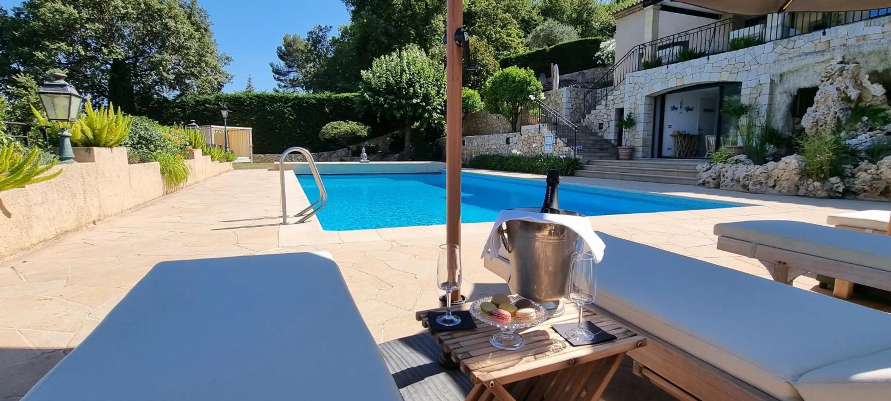 Property building in Loup Castel Boutique Hotel B&B