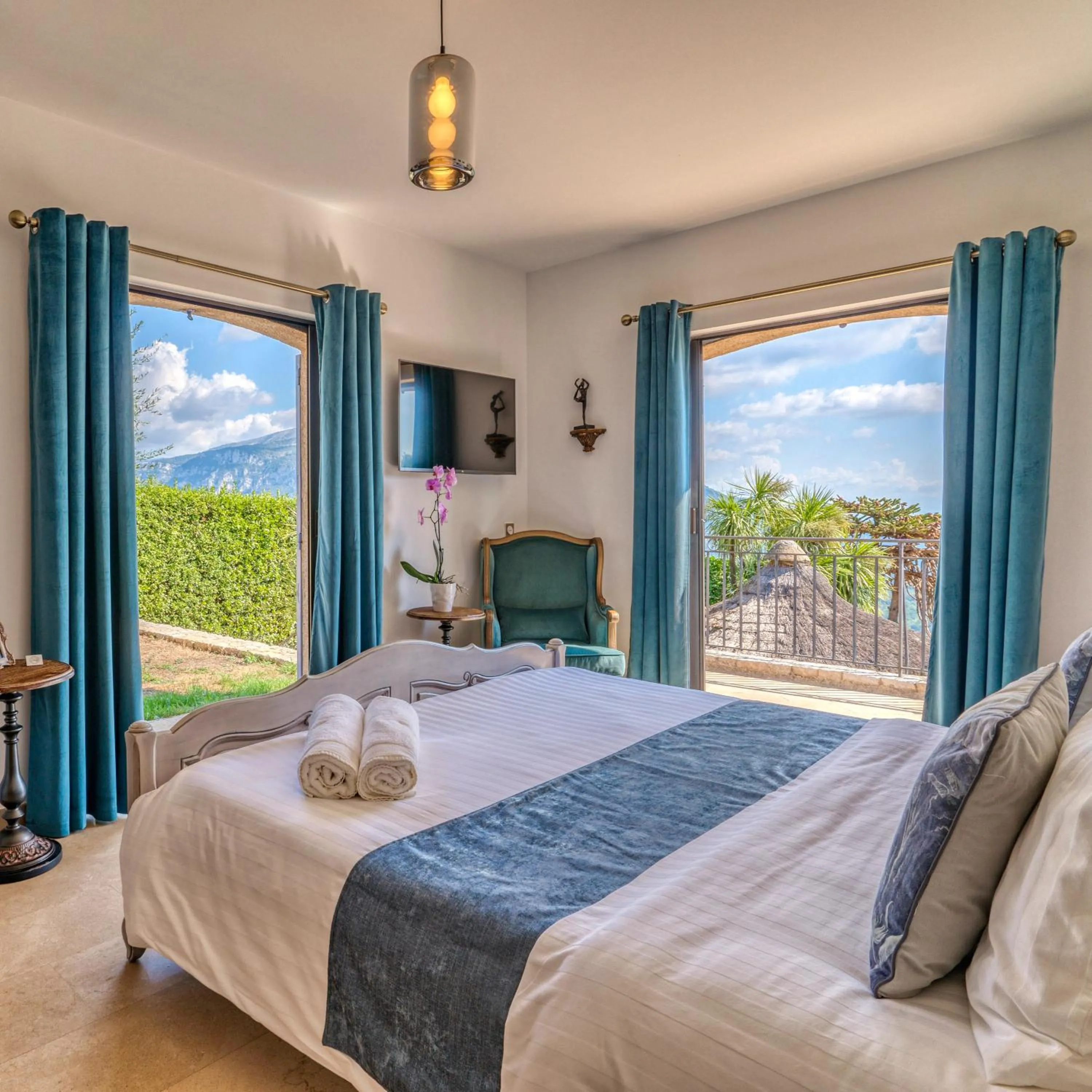 Bed in Loup Castel Boutique Hotel B&B