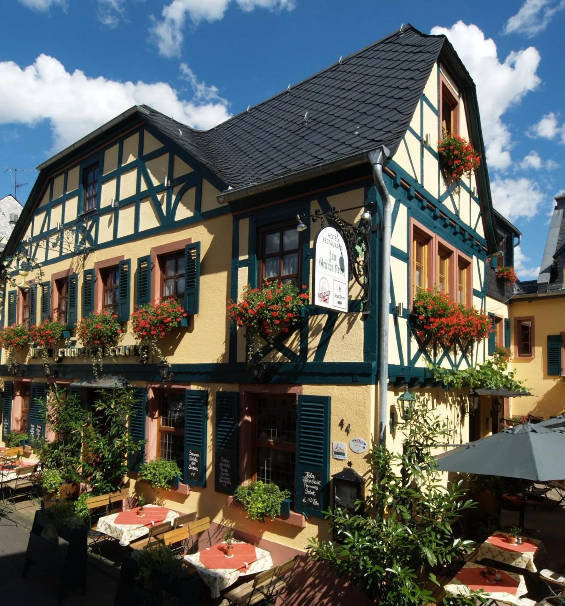 Property building in Weinhotel des Riesling Zum Grünen Kranz