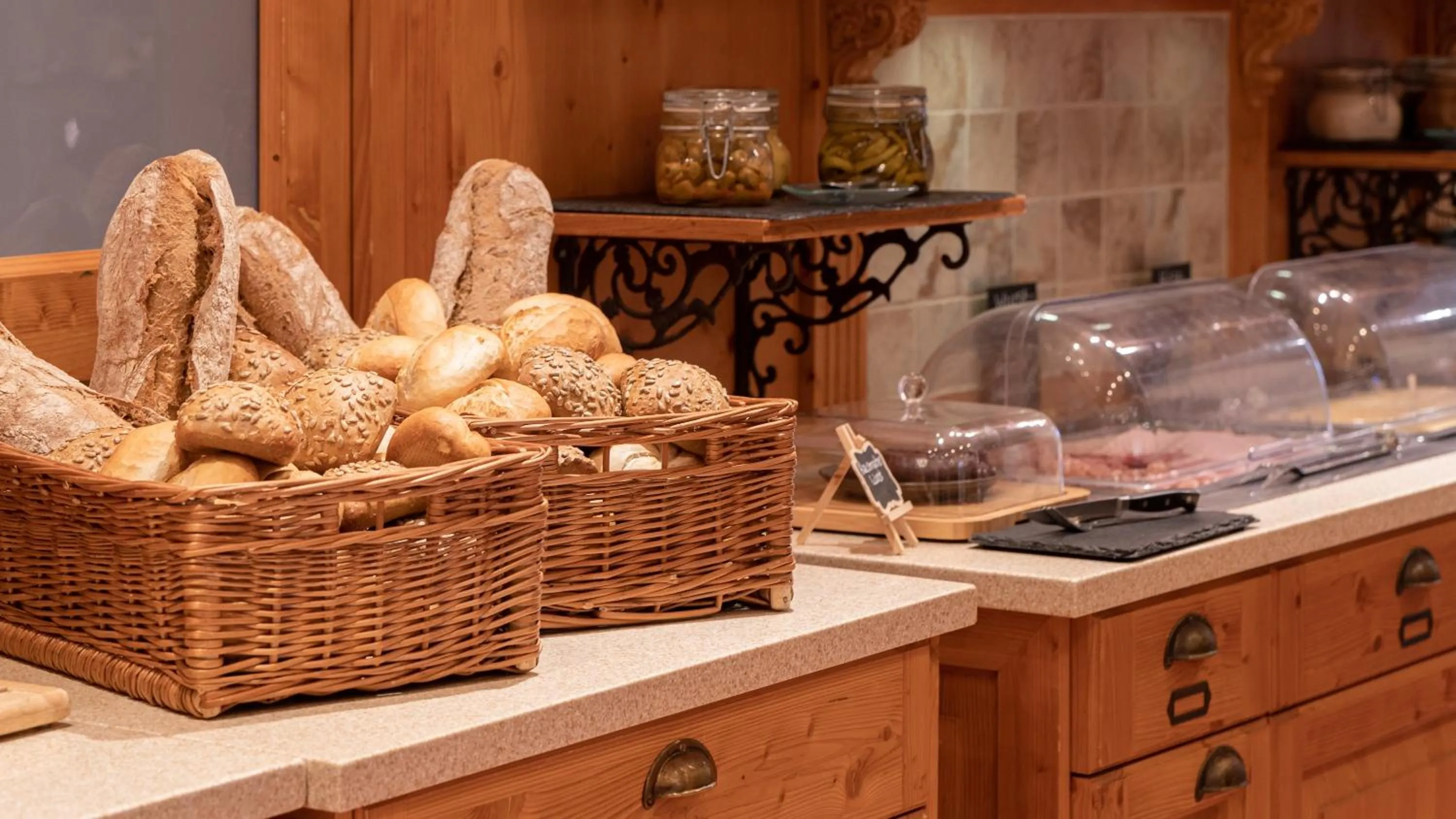 Food and drinks in Weinhotel des Riesling Zum Grünen Kranz