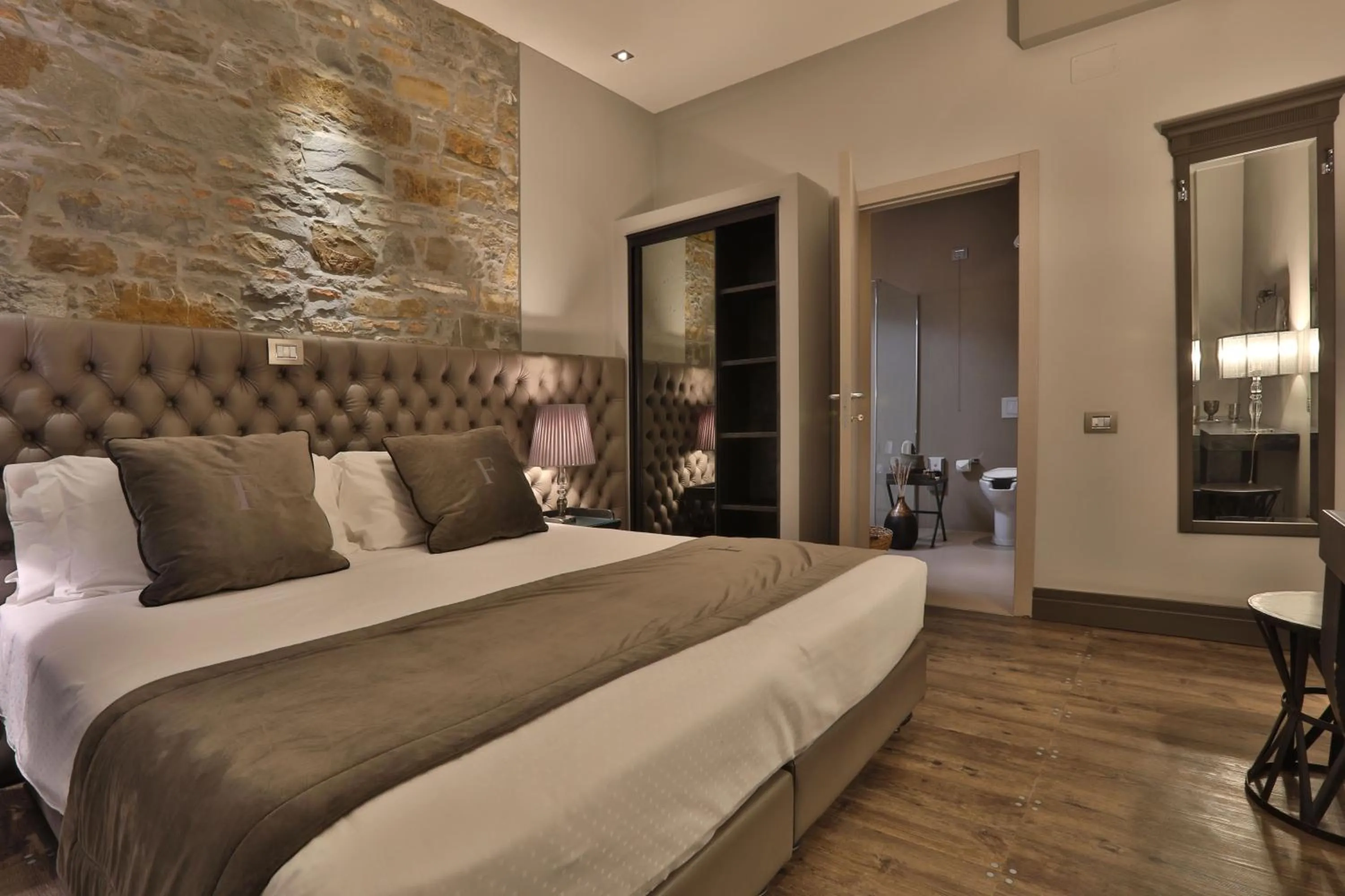 Photo of the whole room, Bed in Forvm boutique Hotel