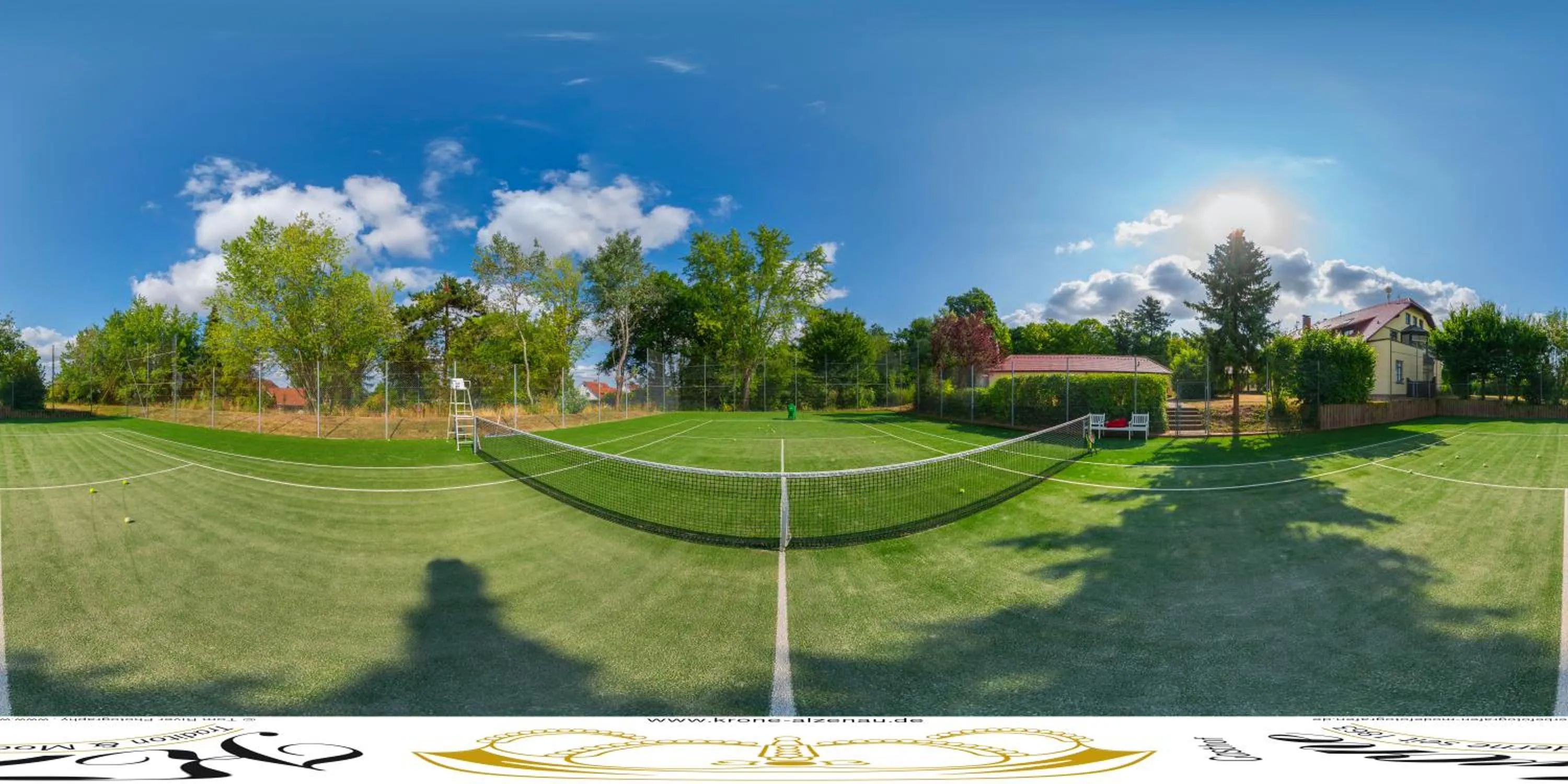 Tennis court in Krone am Park - Gästehaus des Hotel Krone