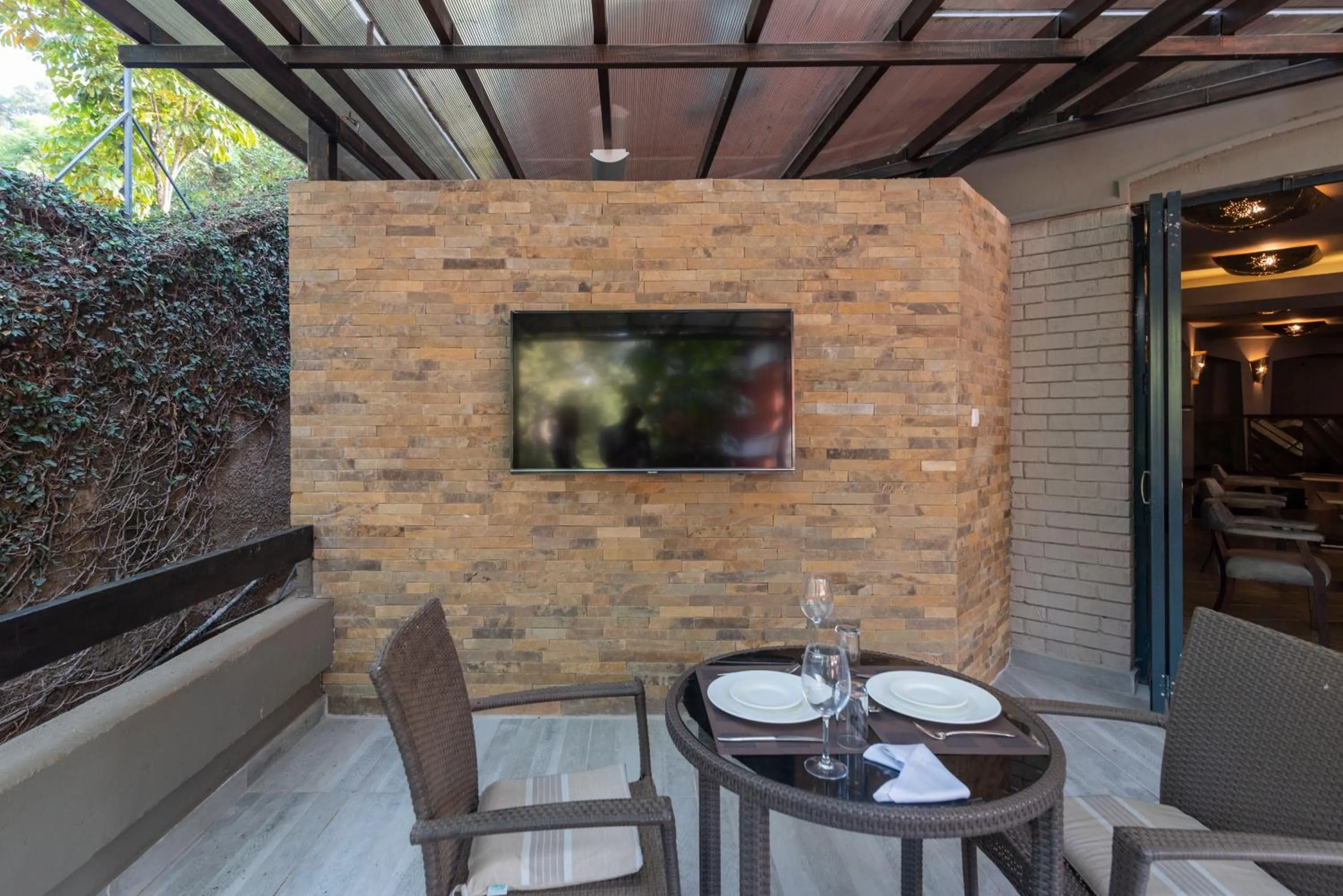 Restaurant/places to eat in Heri Heights Hotel Apartments, SureStay Collection by Best Western