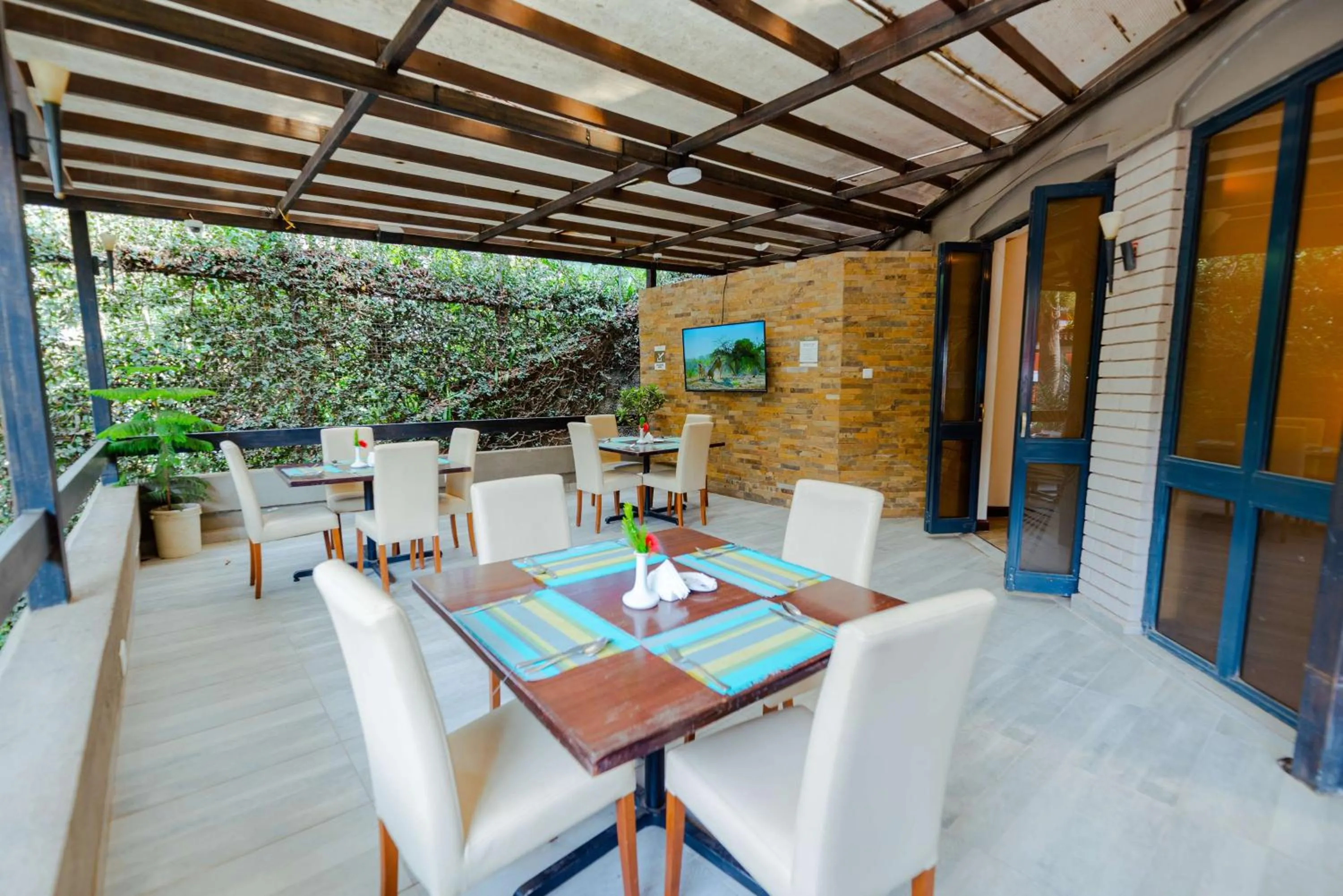 Restaurant/places to eat in Heri Heights Hotel Apartments, SureStay Collection by Best Western