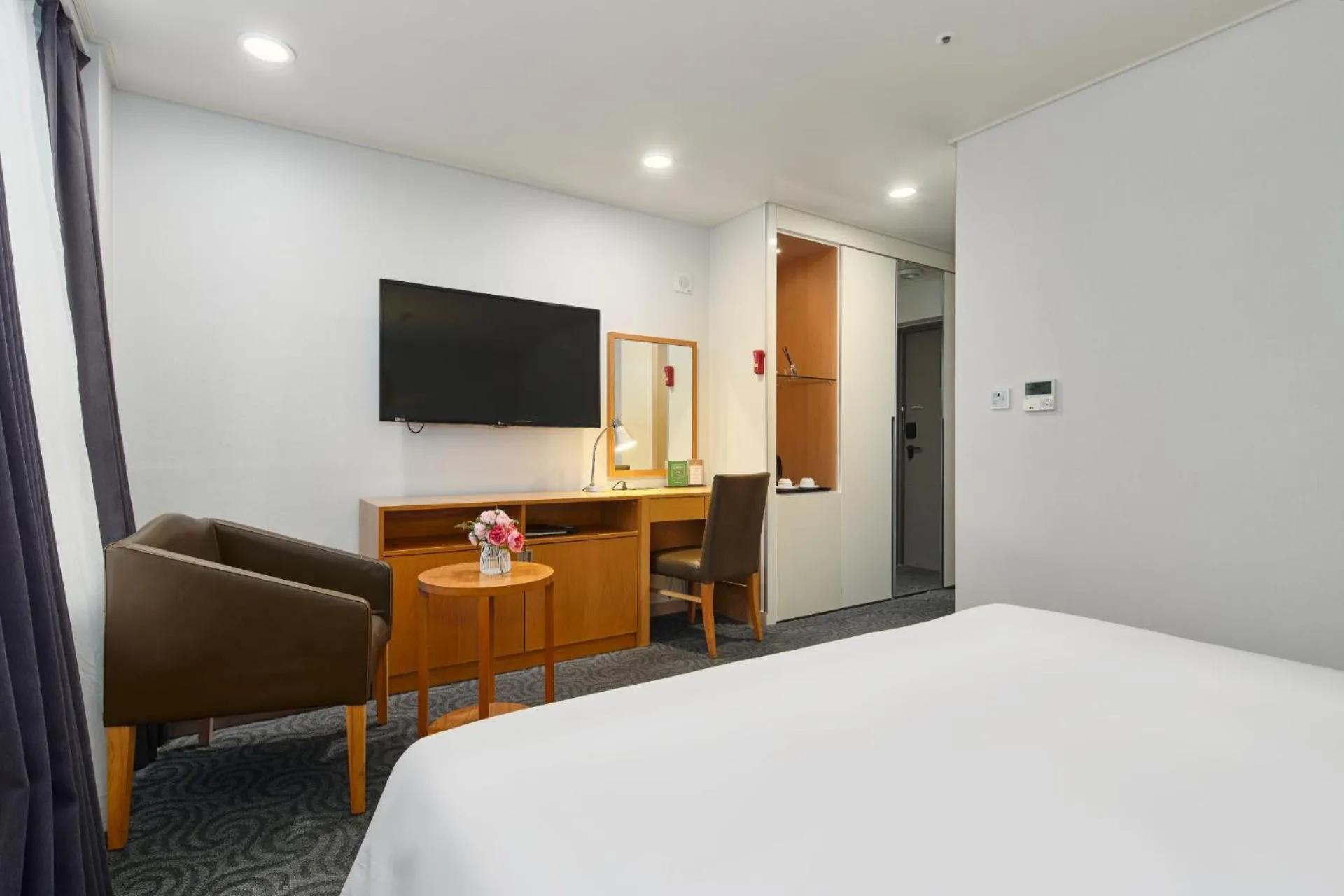 Property building, Bed in Hotel Atrium Jongno