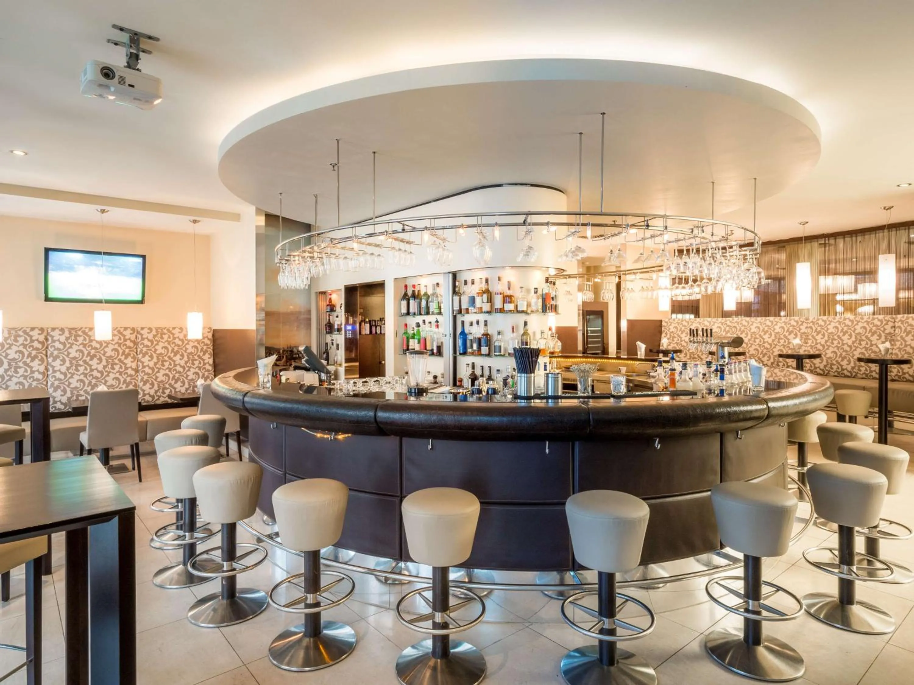 Pool view in Lindner Hotel Vienna Am Belvedere, part of JdV by Hyatt