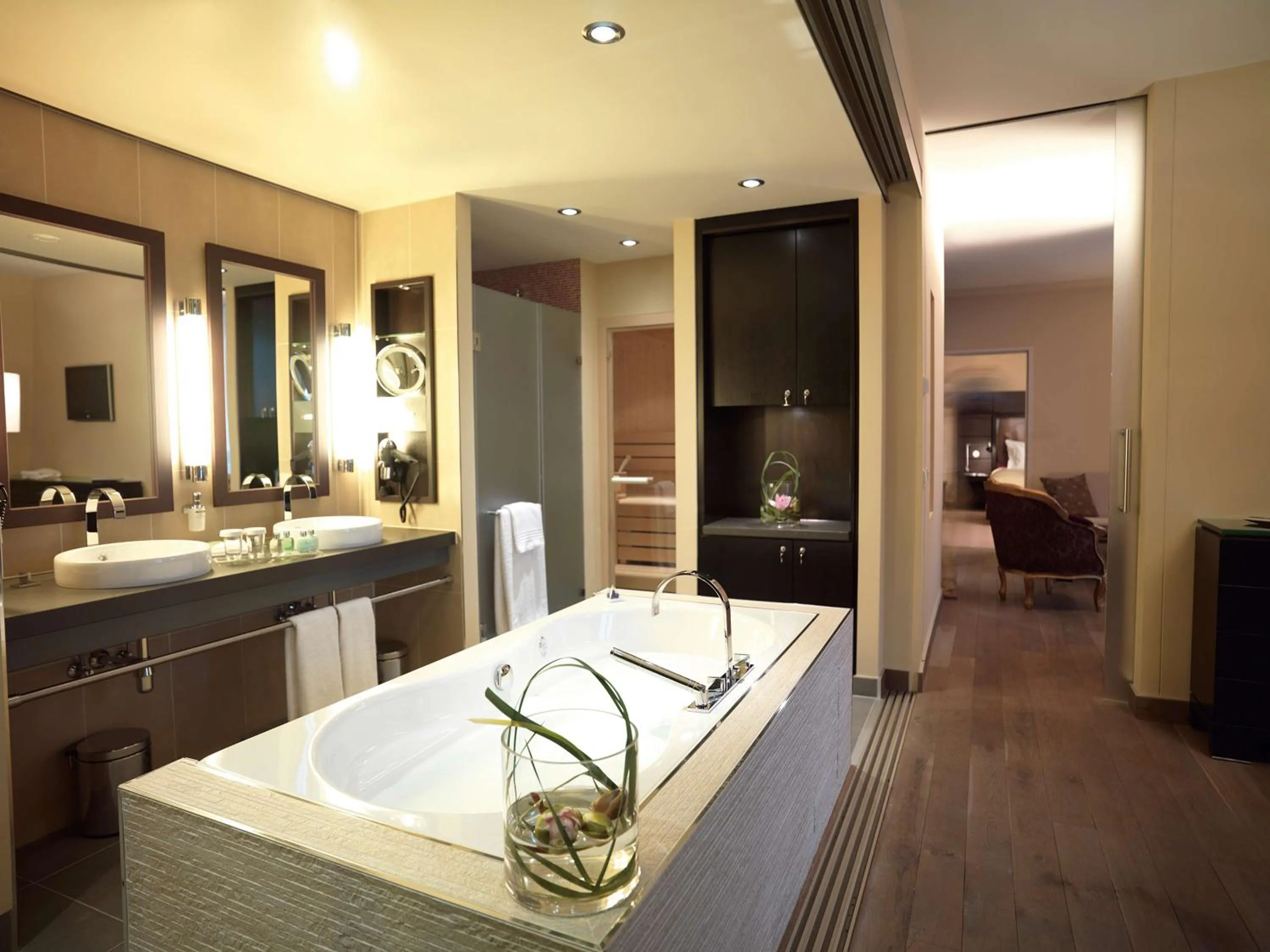 Bathroom in Lindner Hotel Vienna Am Belvedere, part of JdV by Hyatt