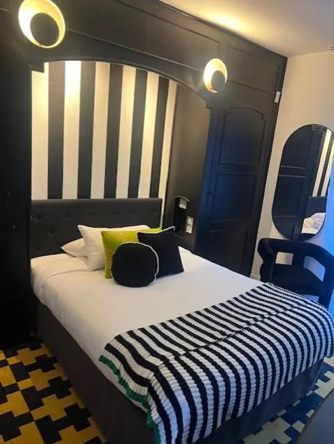 Bed in Hotel Du Croisé