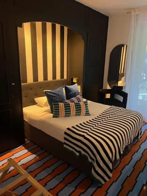 Bed in Hotel Du Croisé
