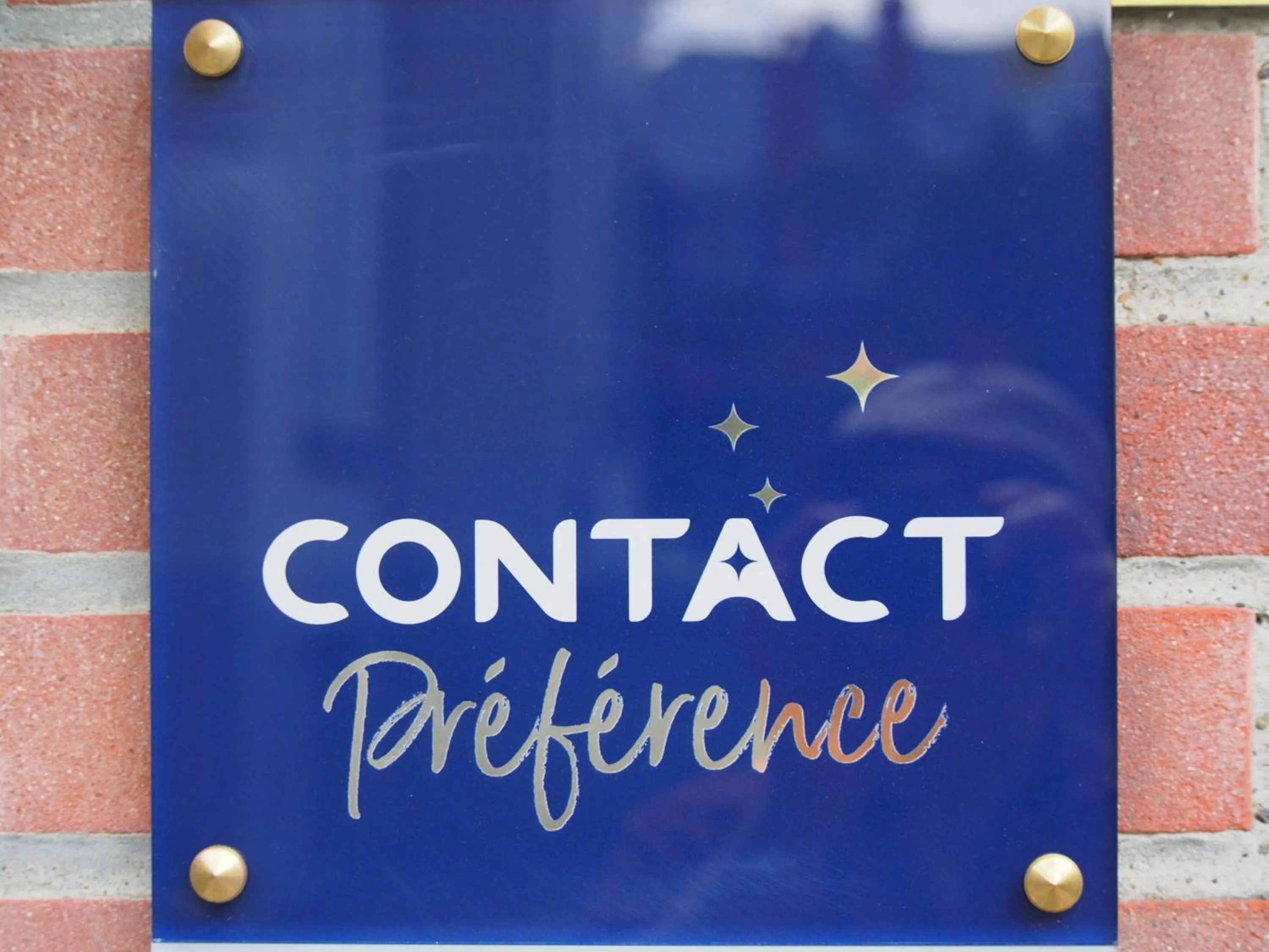 Logo/Certificate/Sign in Hotel Du Croisé