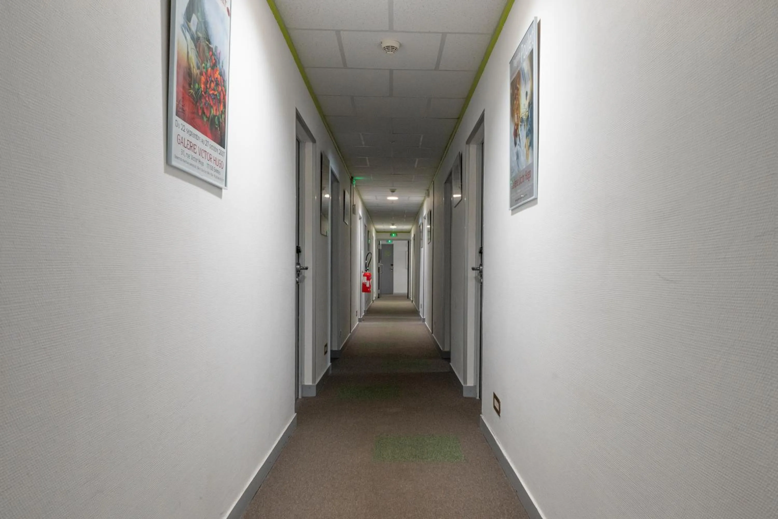 Property building in Contact Hôtel O'Nice Saintes