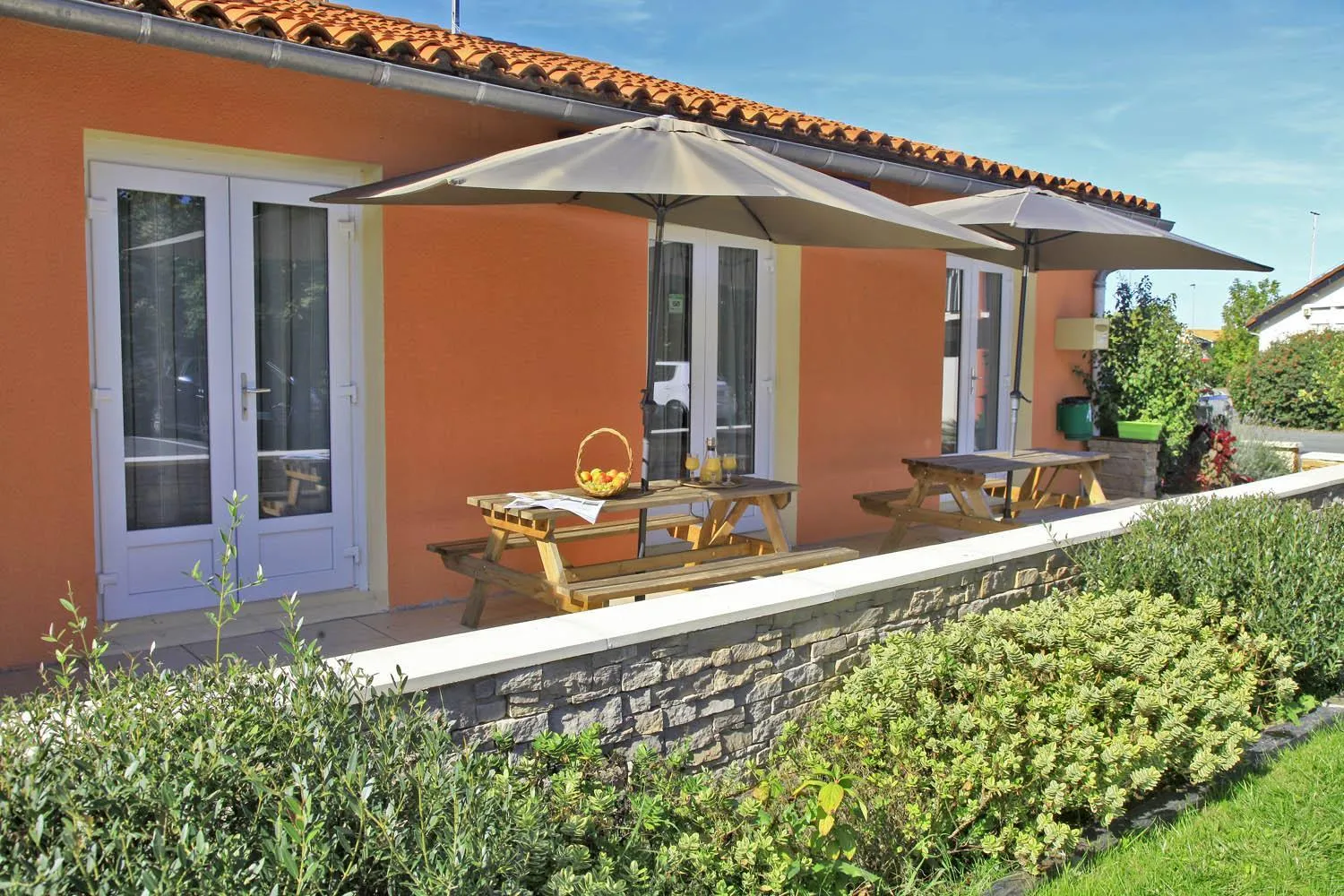 Facade/entrance in Contact Hôtel O'Nice Saintes