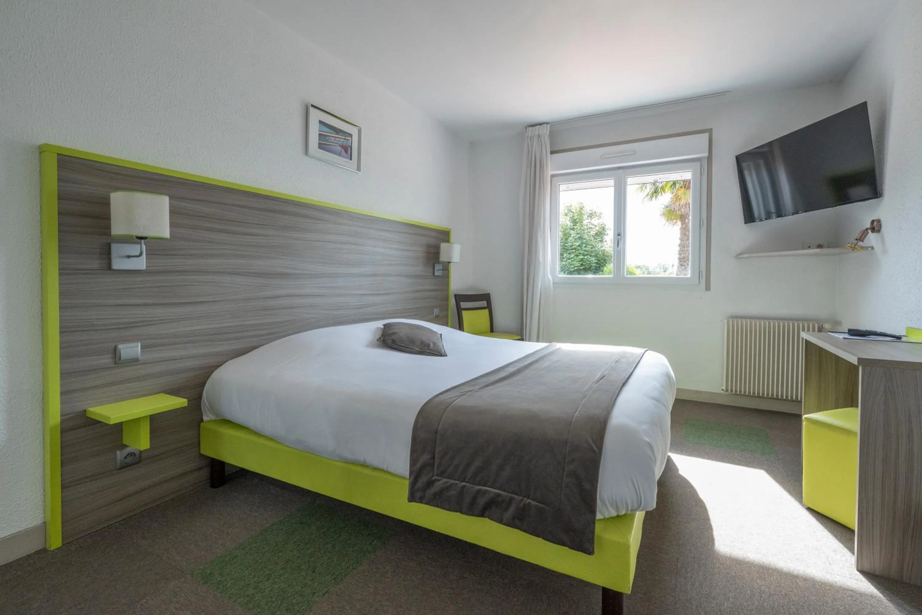 Bed in Contact Hôtel O'Nice Saintes