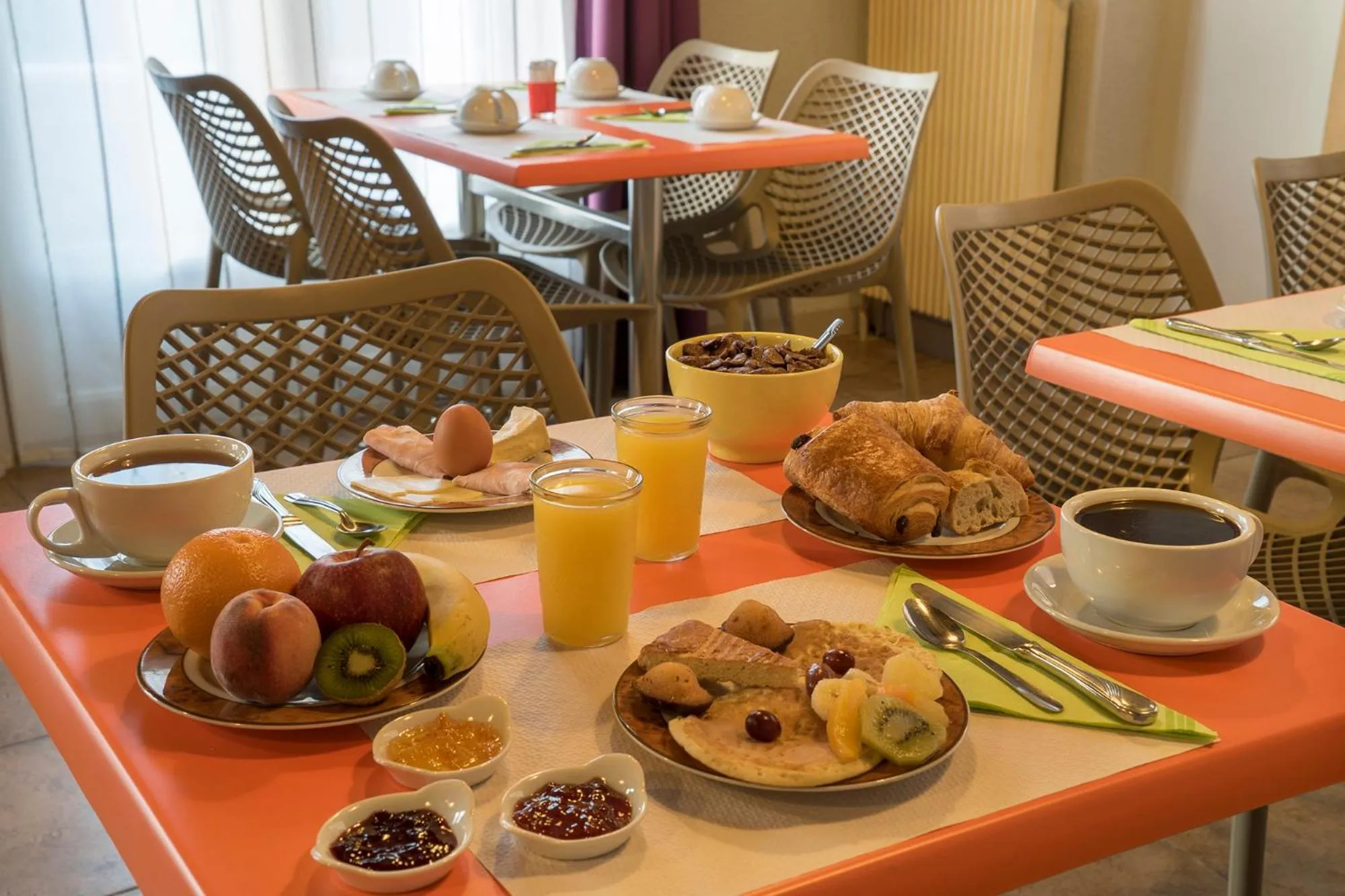 Continental breakfast in Contact Hôtel O'Nice Saintes