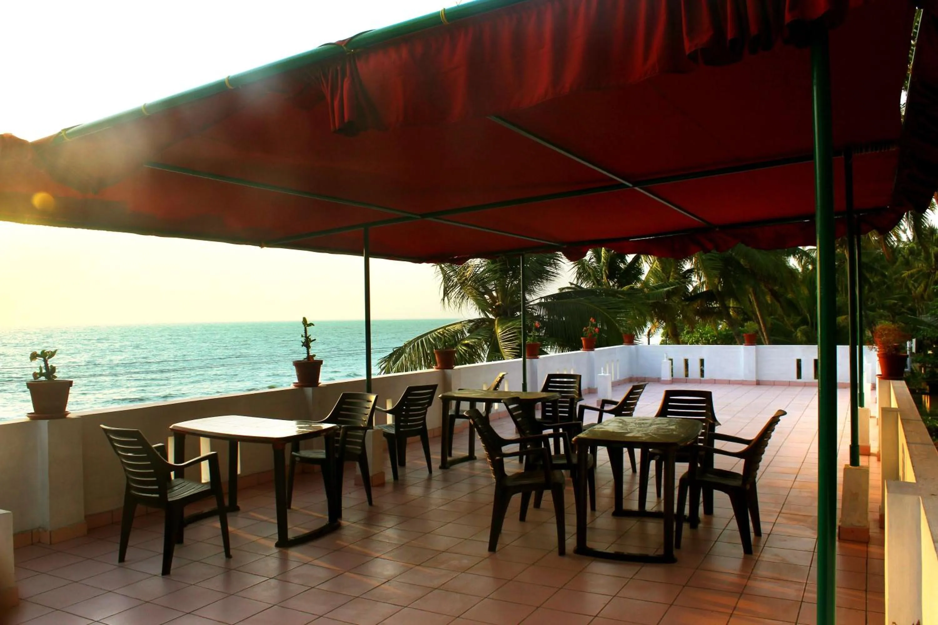 Restaurant/places to eat in Cherai Beach Residency