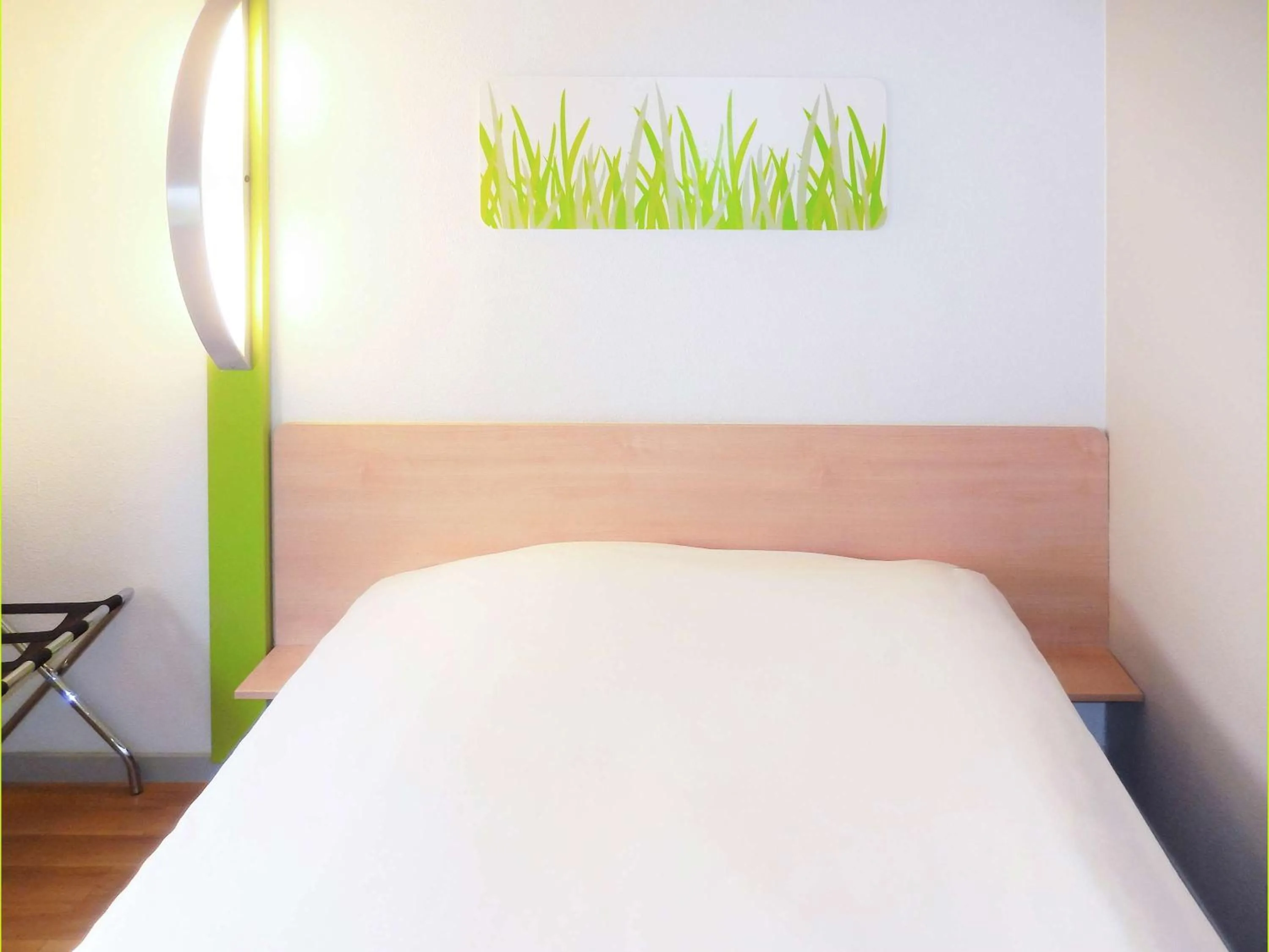 Bedroom, Bed in Hotel Inn Design Laon