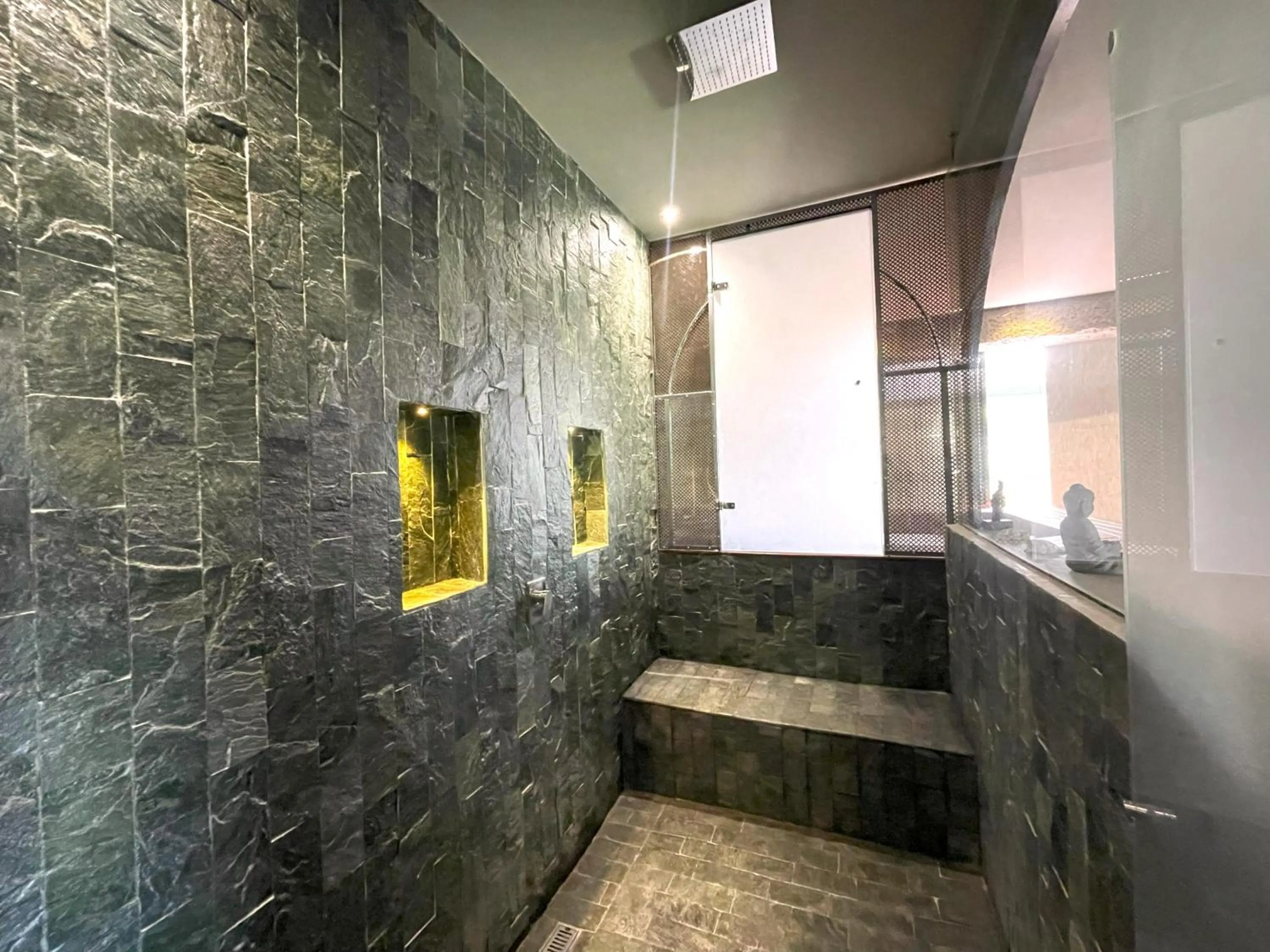 Shower in EleMYNT LifeStyle Hotel