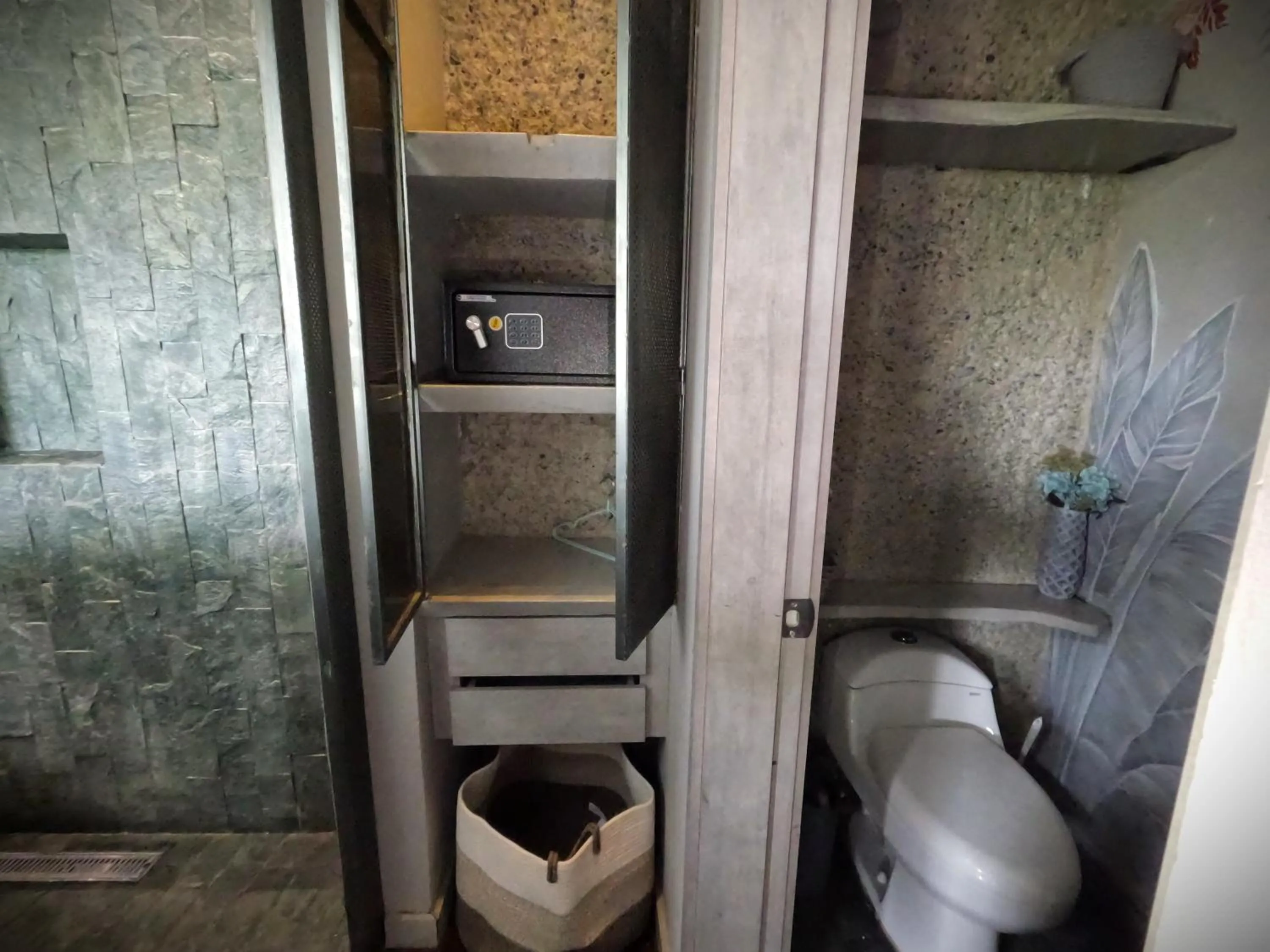 Bathroom in EleMYNT LifeStyle Hotel